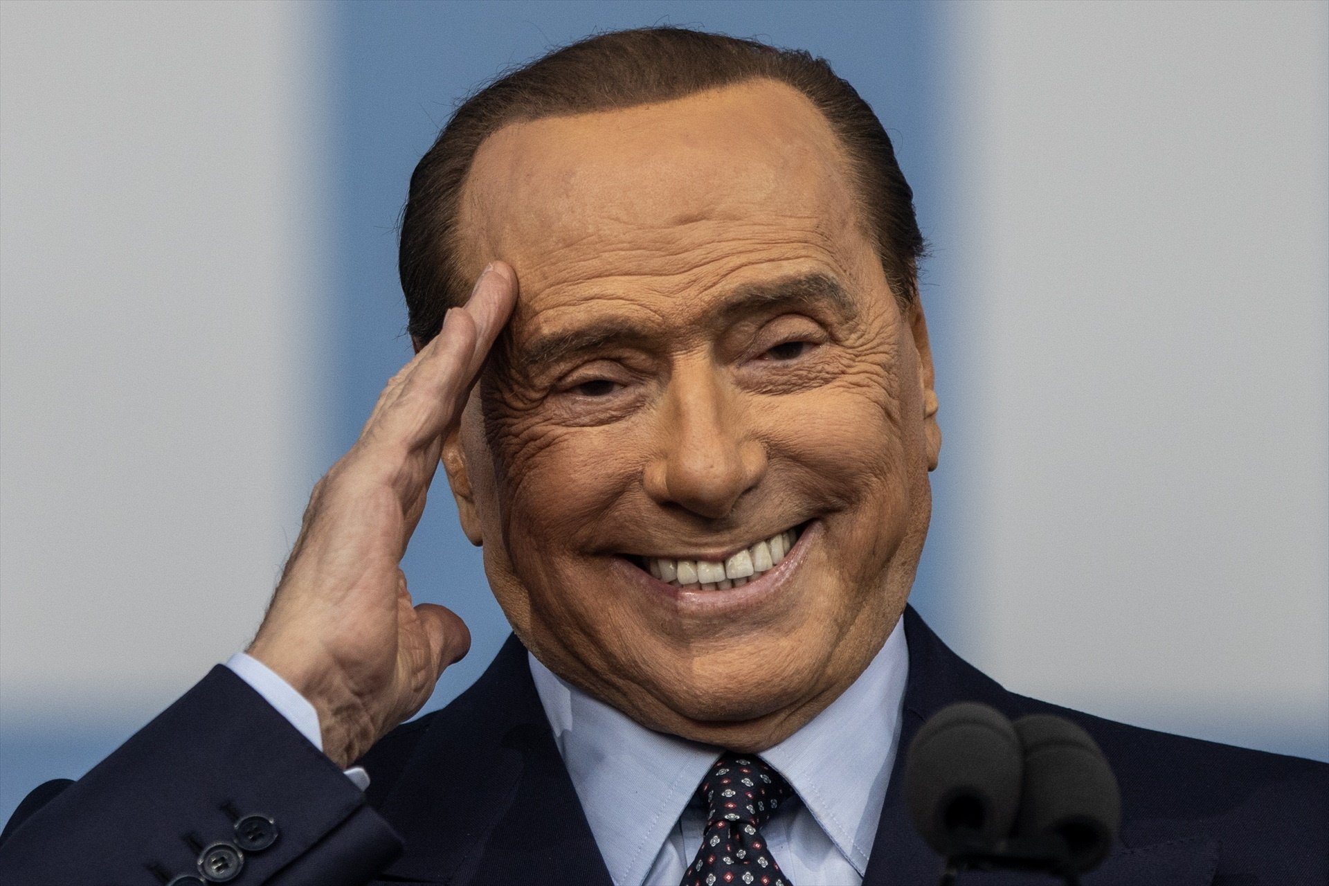 Las empresas de Berlusconi se disparan en bolsa tras la muerte del empresario