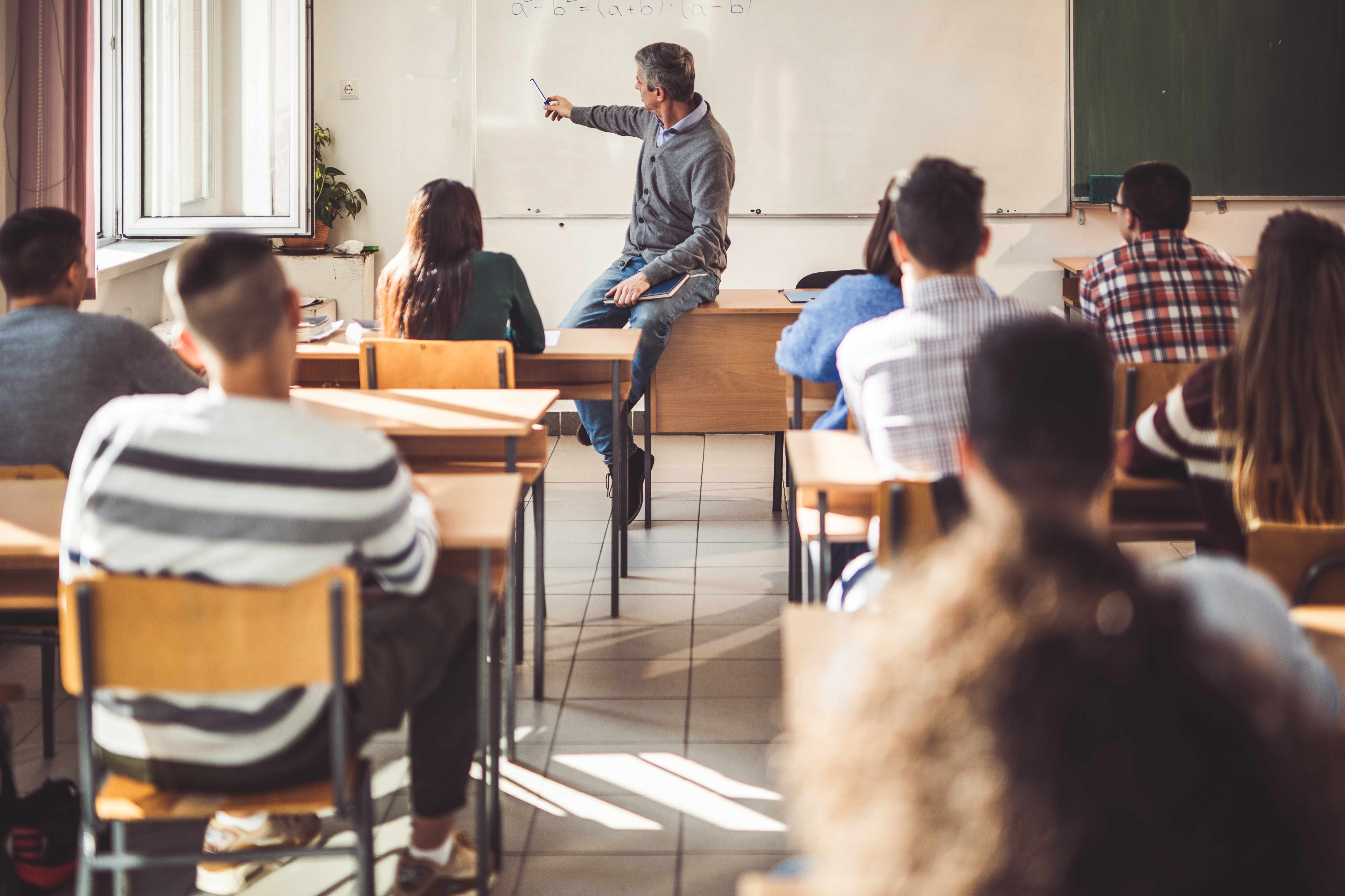 Empresas de regalos para profesores: "Se llegan a gastar 350 euros"