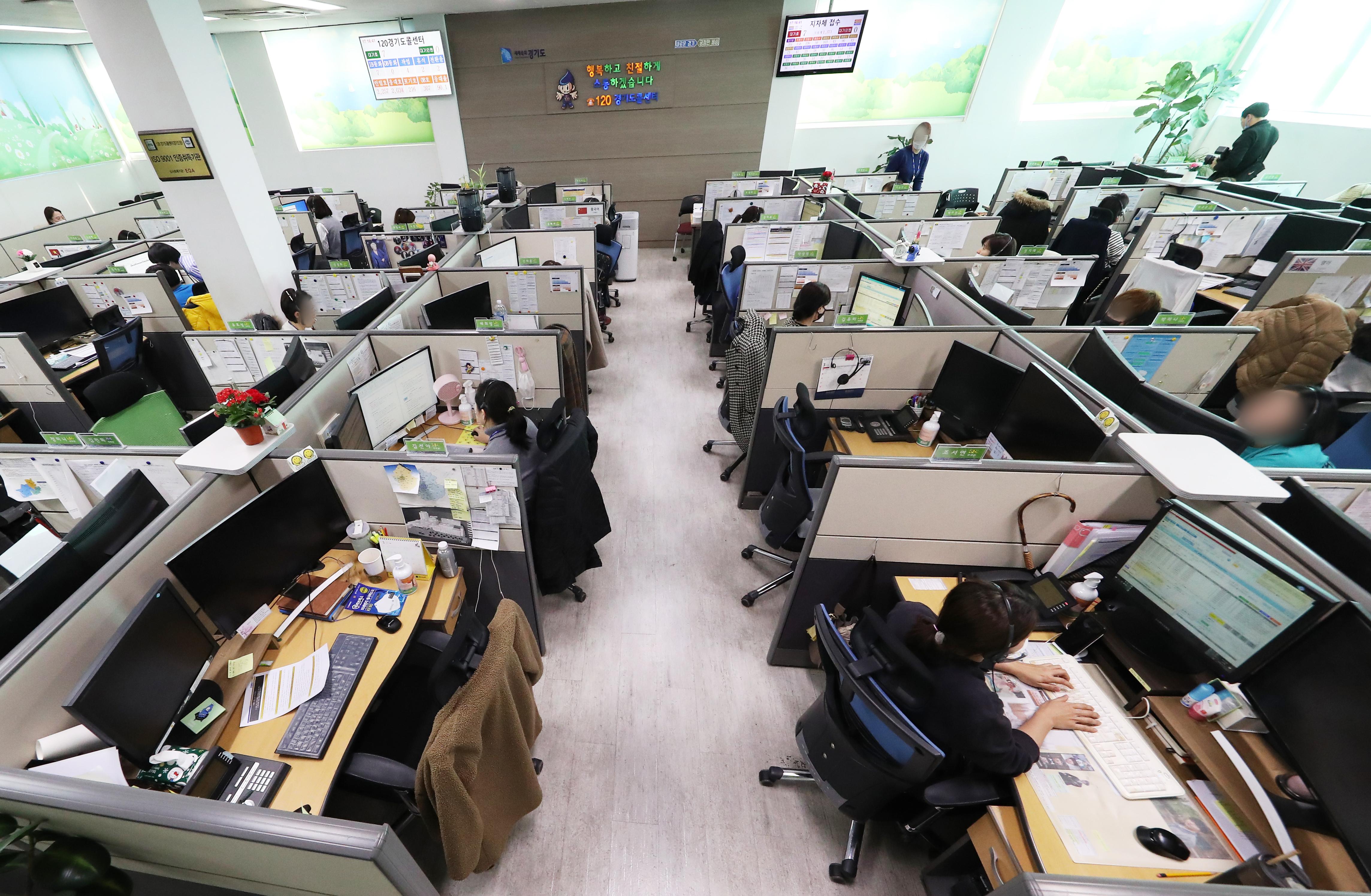 Un call center obliga a sus empleados a trabajar junto al cadáver de su compañera