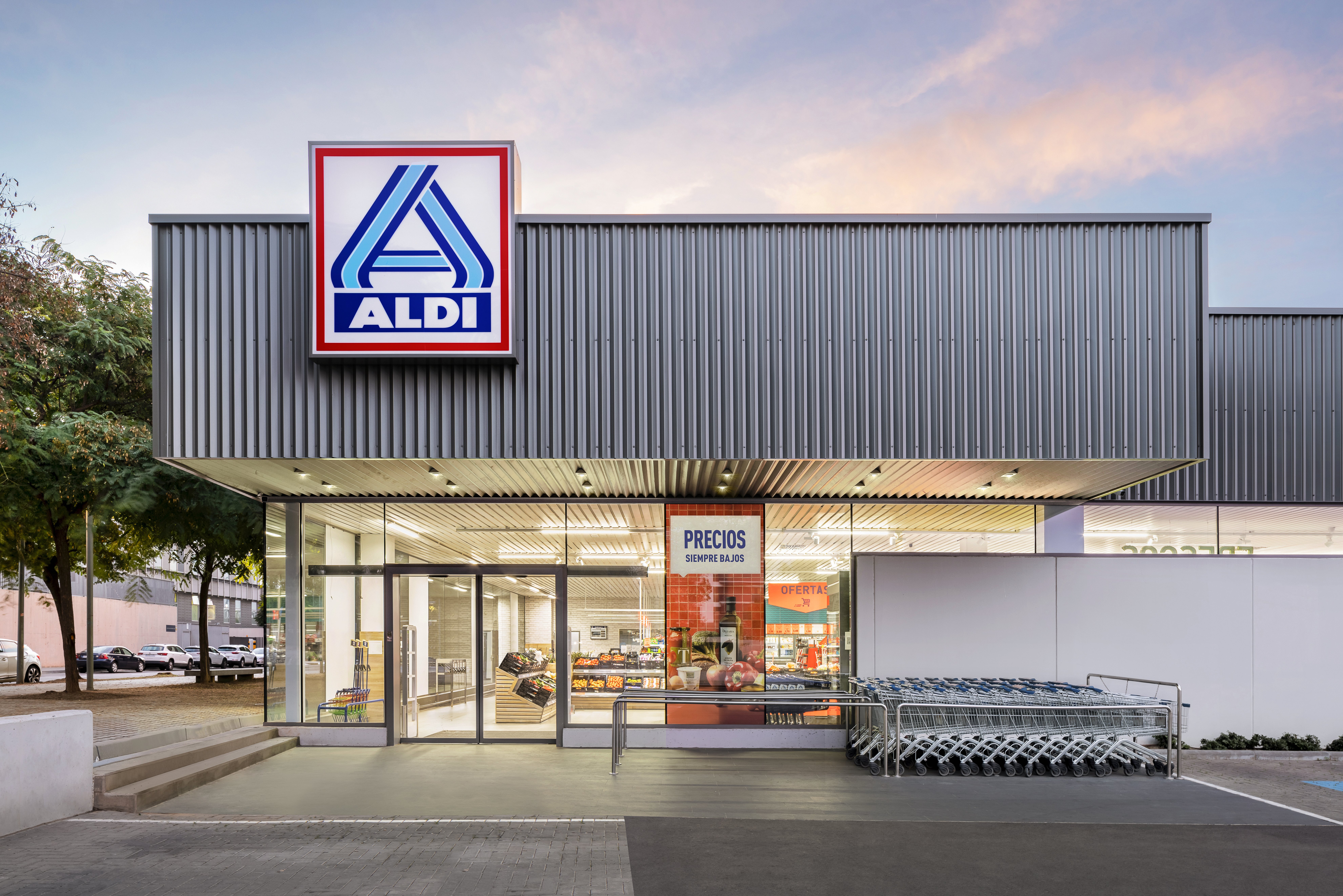 Aldi accelera la seva expansió a Catalunya i trepitja els talons a Lidl