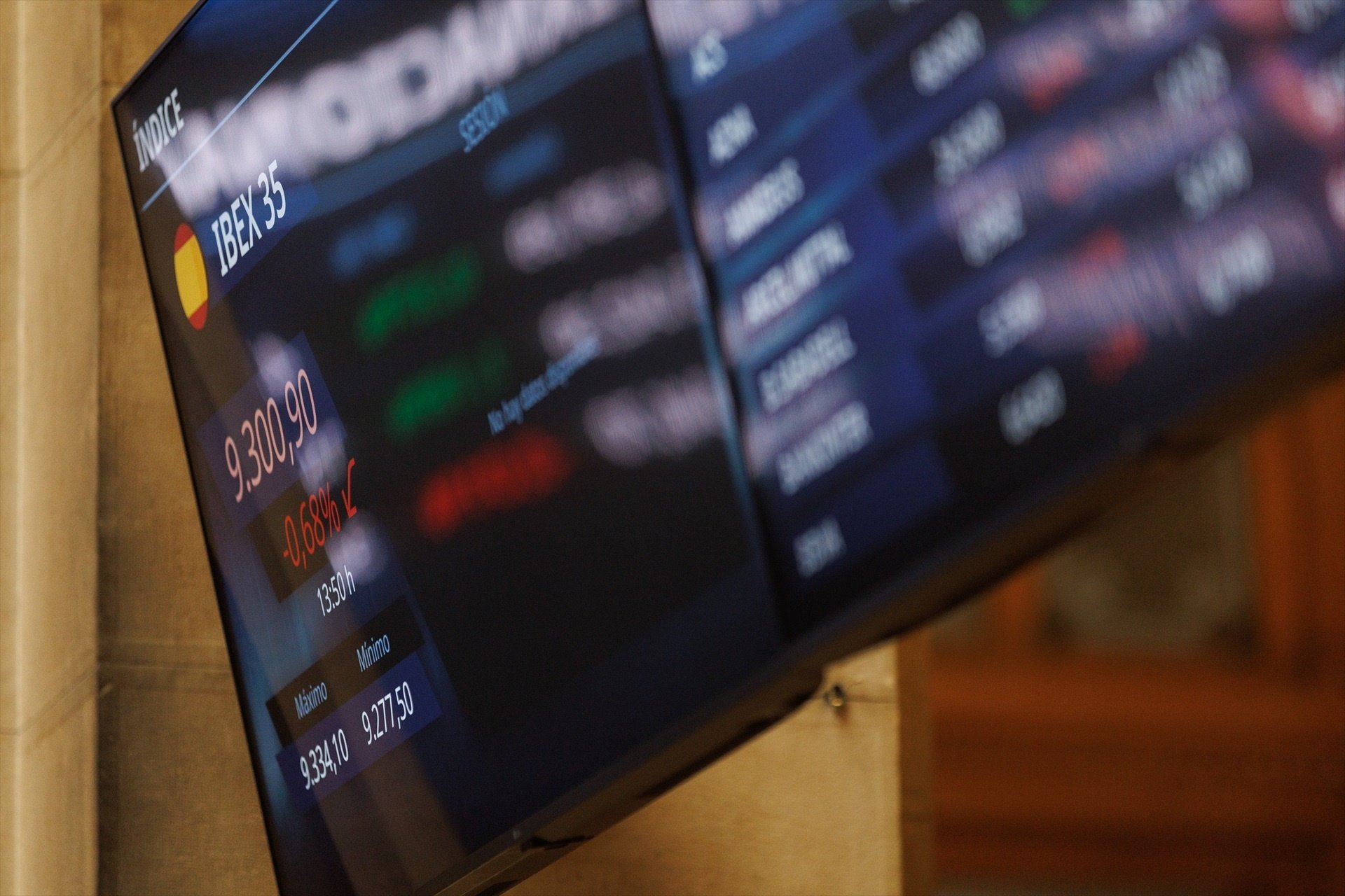 El IBEX 35 arranca la semana subiendo un 0,13% atento al foro del BCE