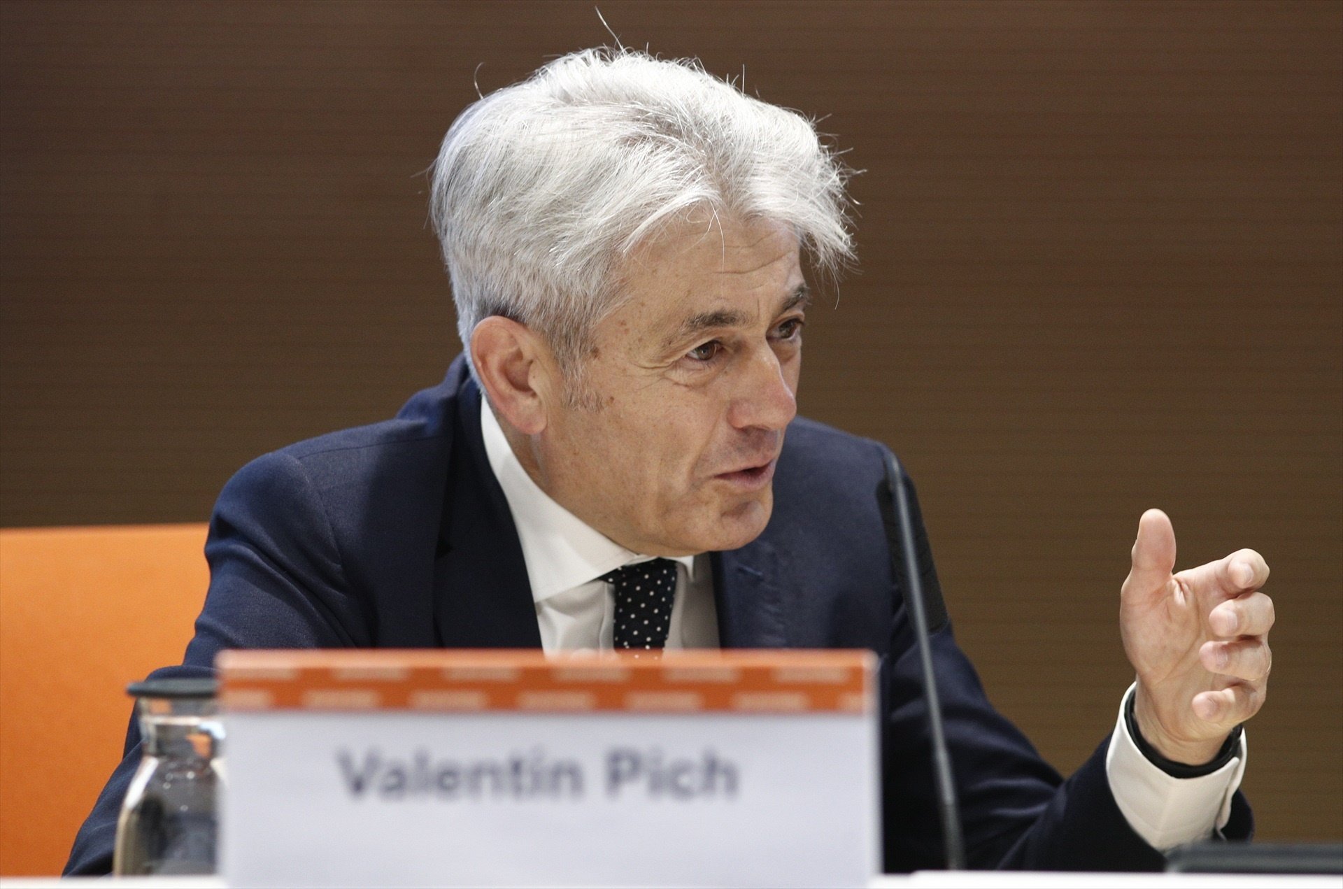 Los economistas revisan al alza las previsiones de crecimiento del PIB para este año hasta el 2,1%