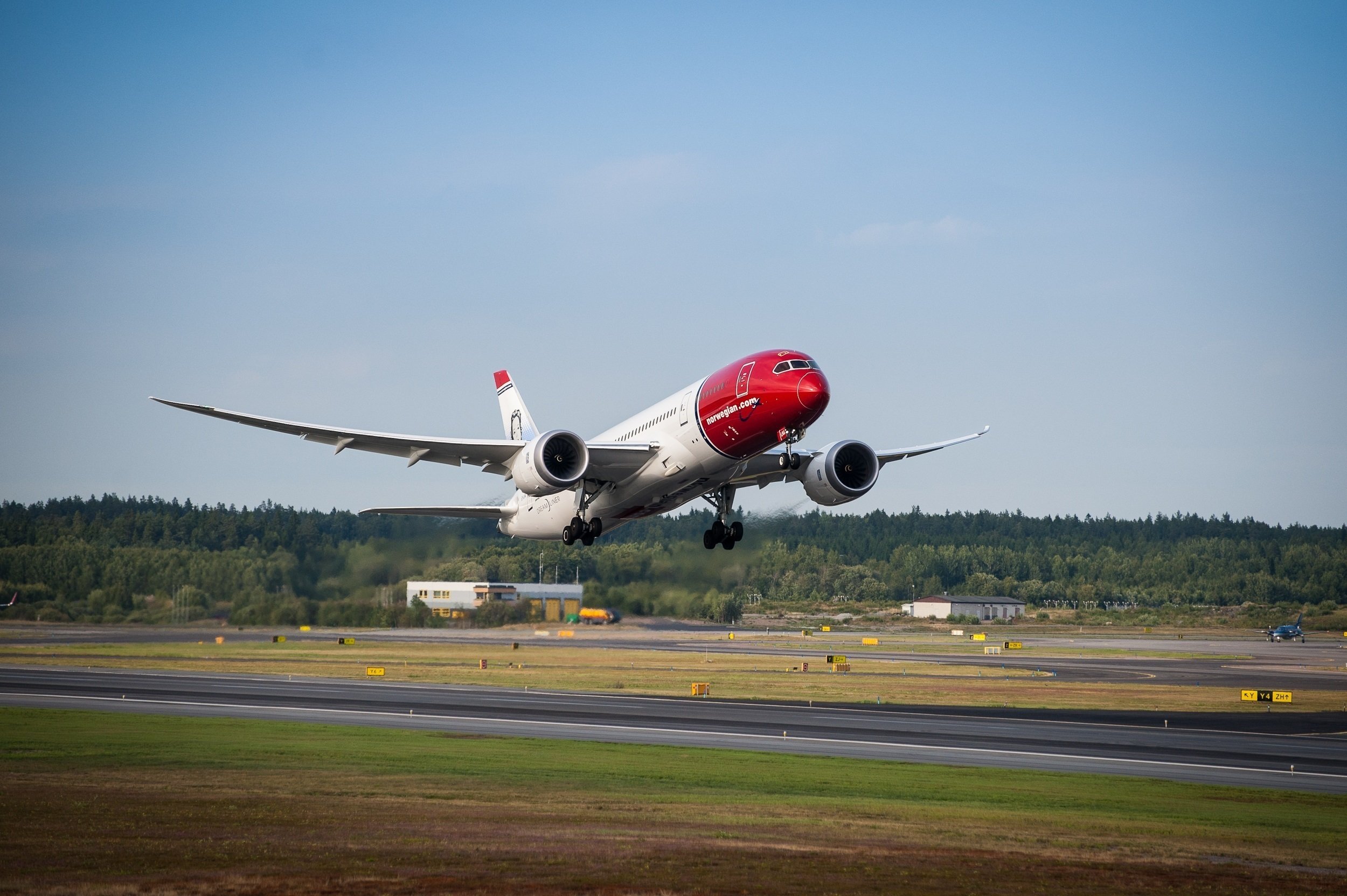 Norwegian compra la aerolínea regional Wideroe por casi 100 millones