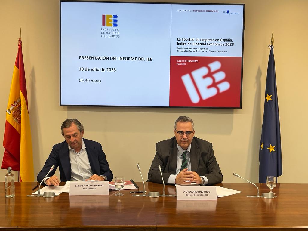 L'IEE recolza la banca: l'Autoritat del Client Financer frena la llibertat d'empresa