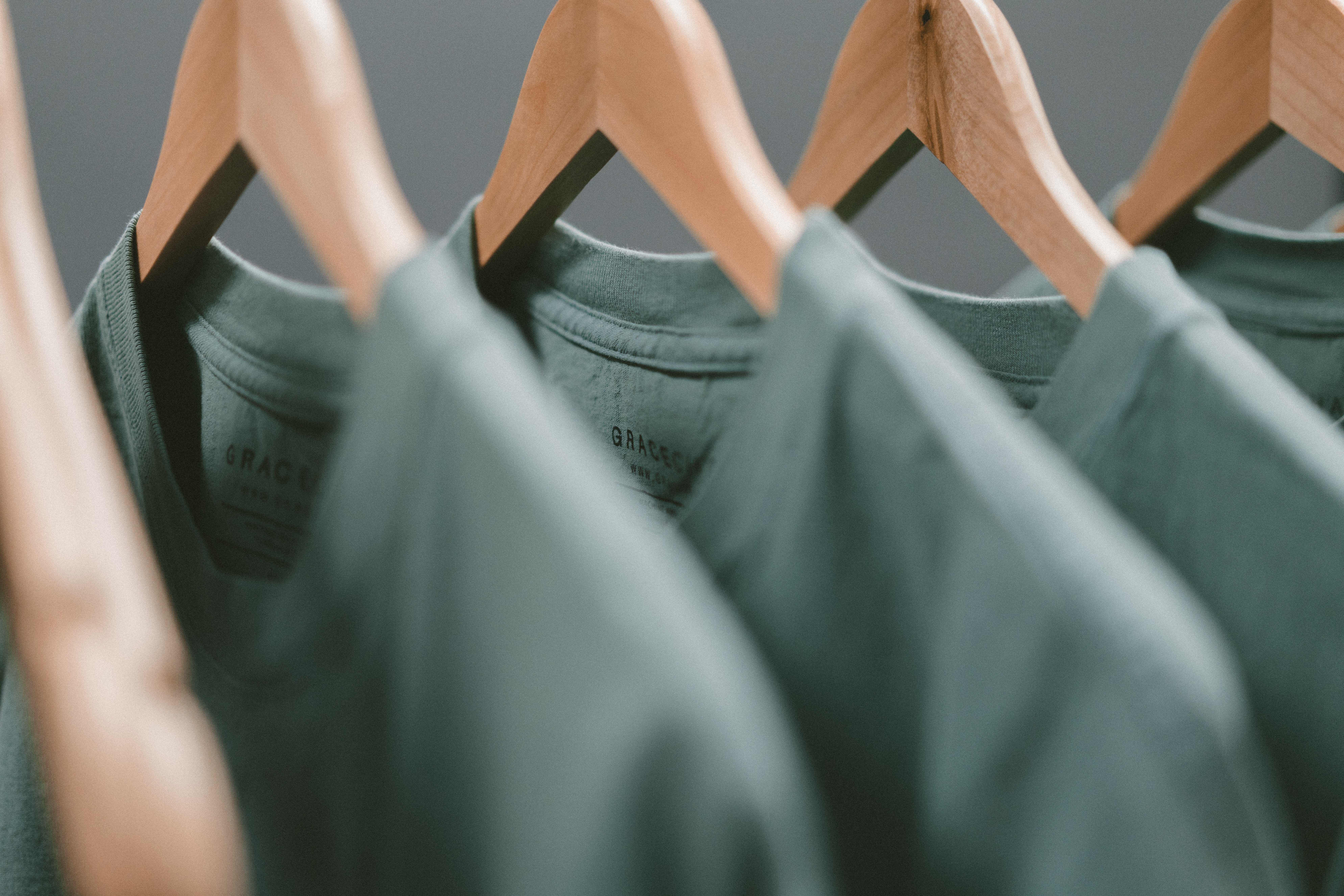 La UE vol combatre la moda low cost: "La roba també tindrà un impost de residu"