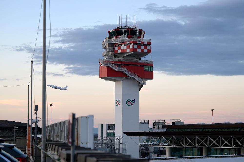 La huelga en los aeropuertos de Italia obliga a cancelar cerca de un millar de vuelos