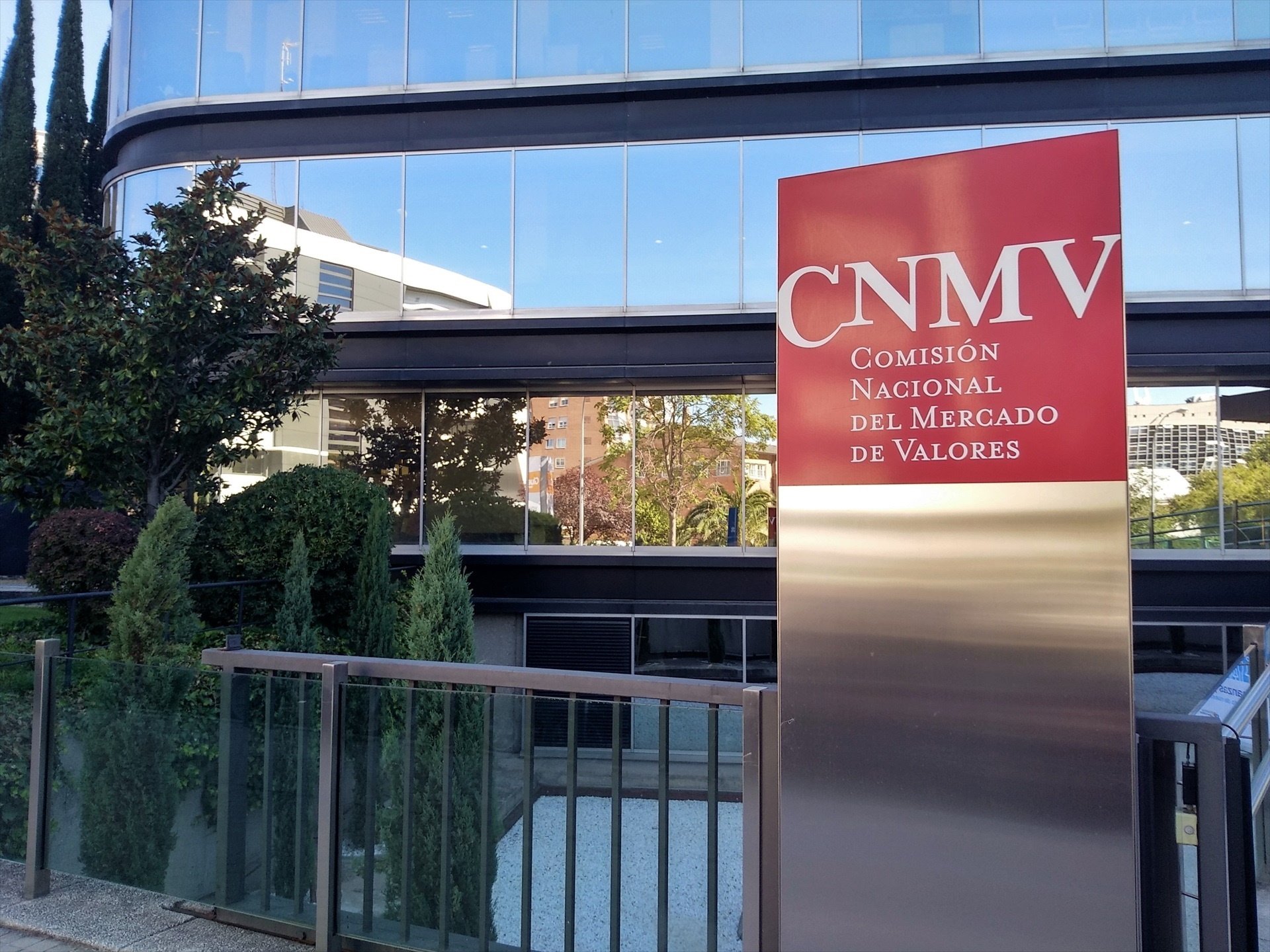 La CNMV admite a trámite la OPA de Apollo sobre el 100% de Applus por 1.226 millones