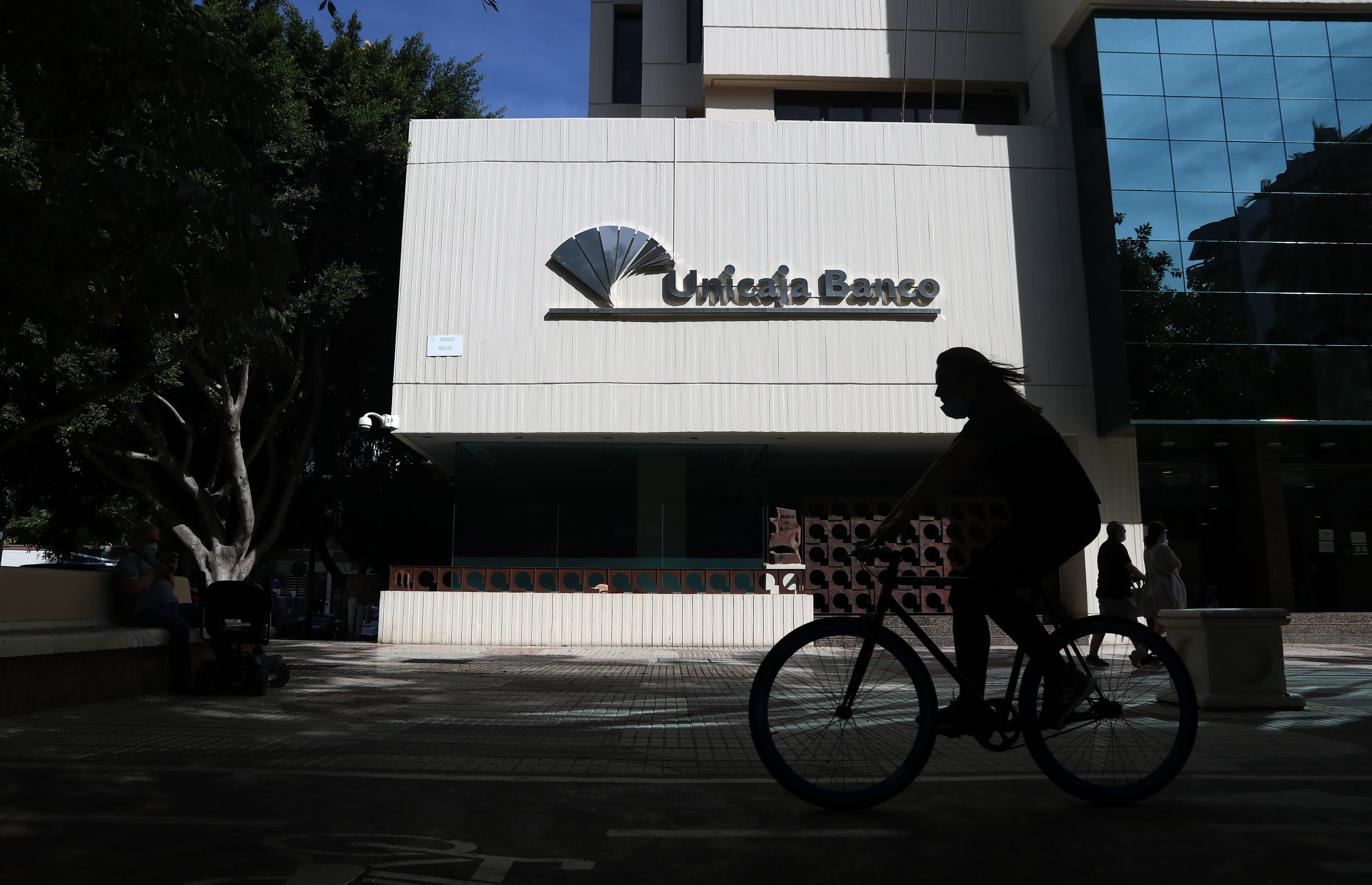 Unicaja nombra dos consejeras y recupera el 40% de representación femenina