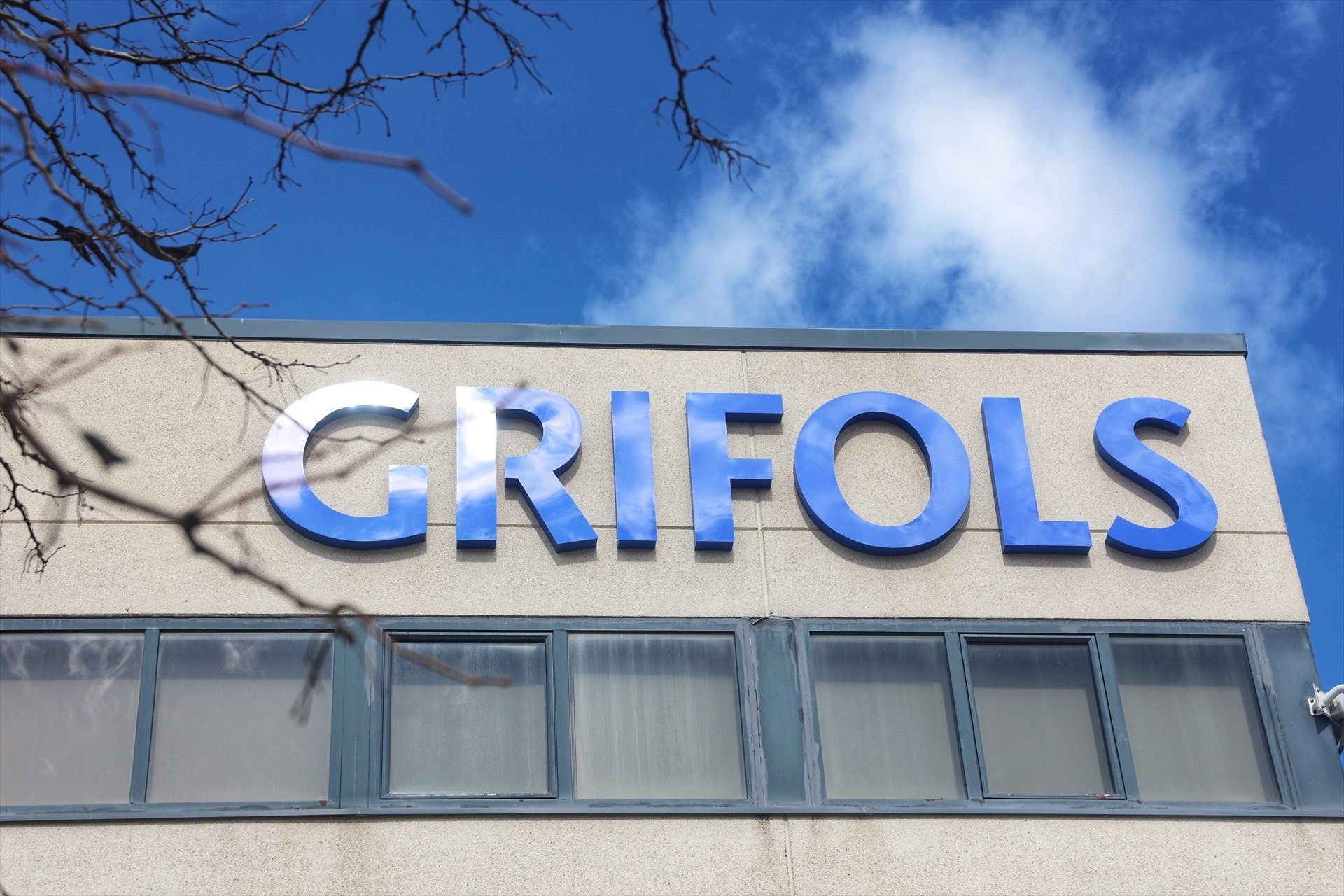 Grifols torna als beneficis i continua pendent de desinvertir a la Xina