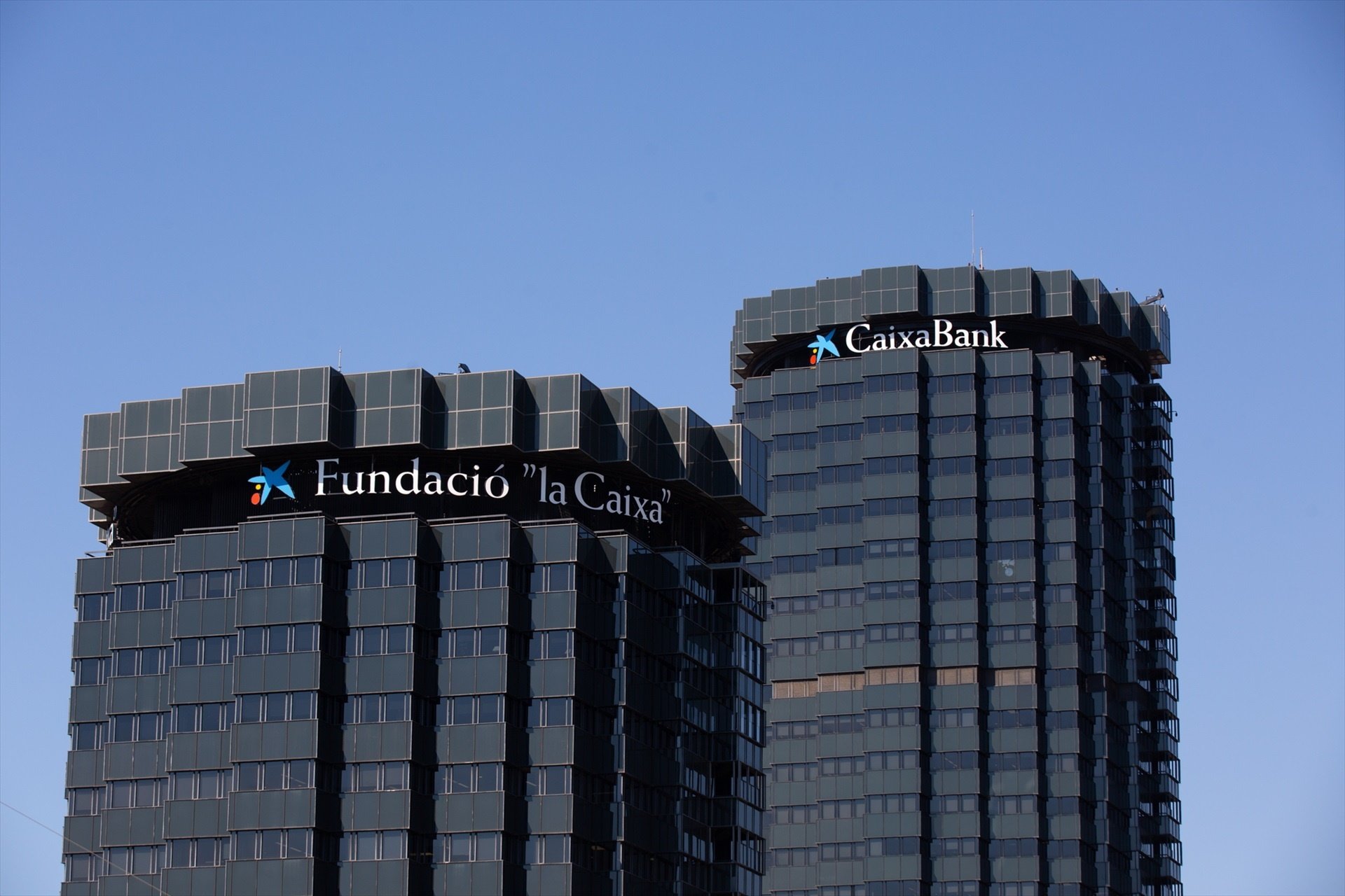CaixaBank millora un 35,8% el seu benefici i anuncia un nou pla de recompra d'accions