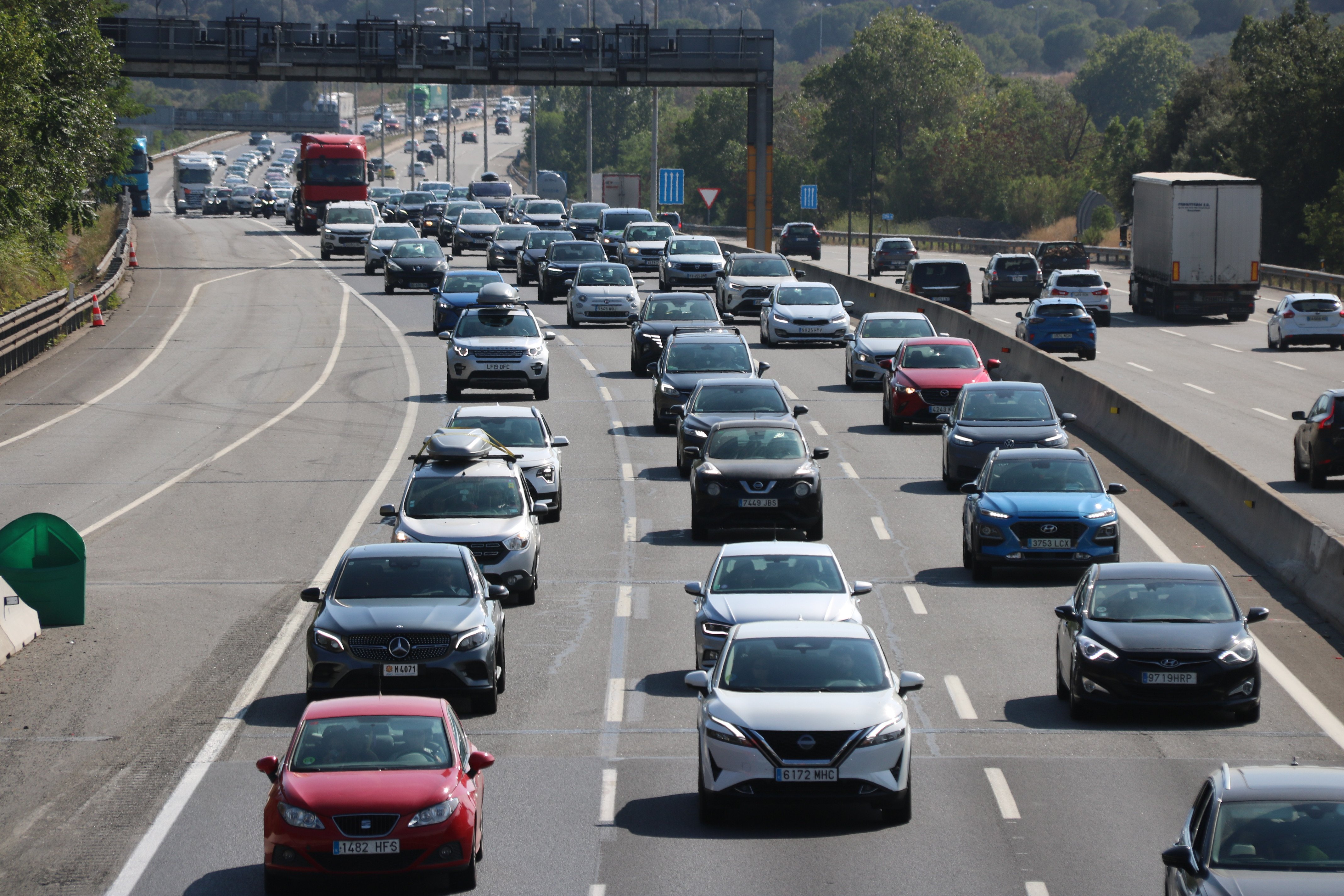 Europa ajorna a 2027 la nova normativa per reduir la contaminació de vehicles, i la rebaixa