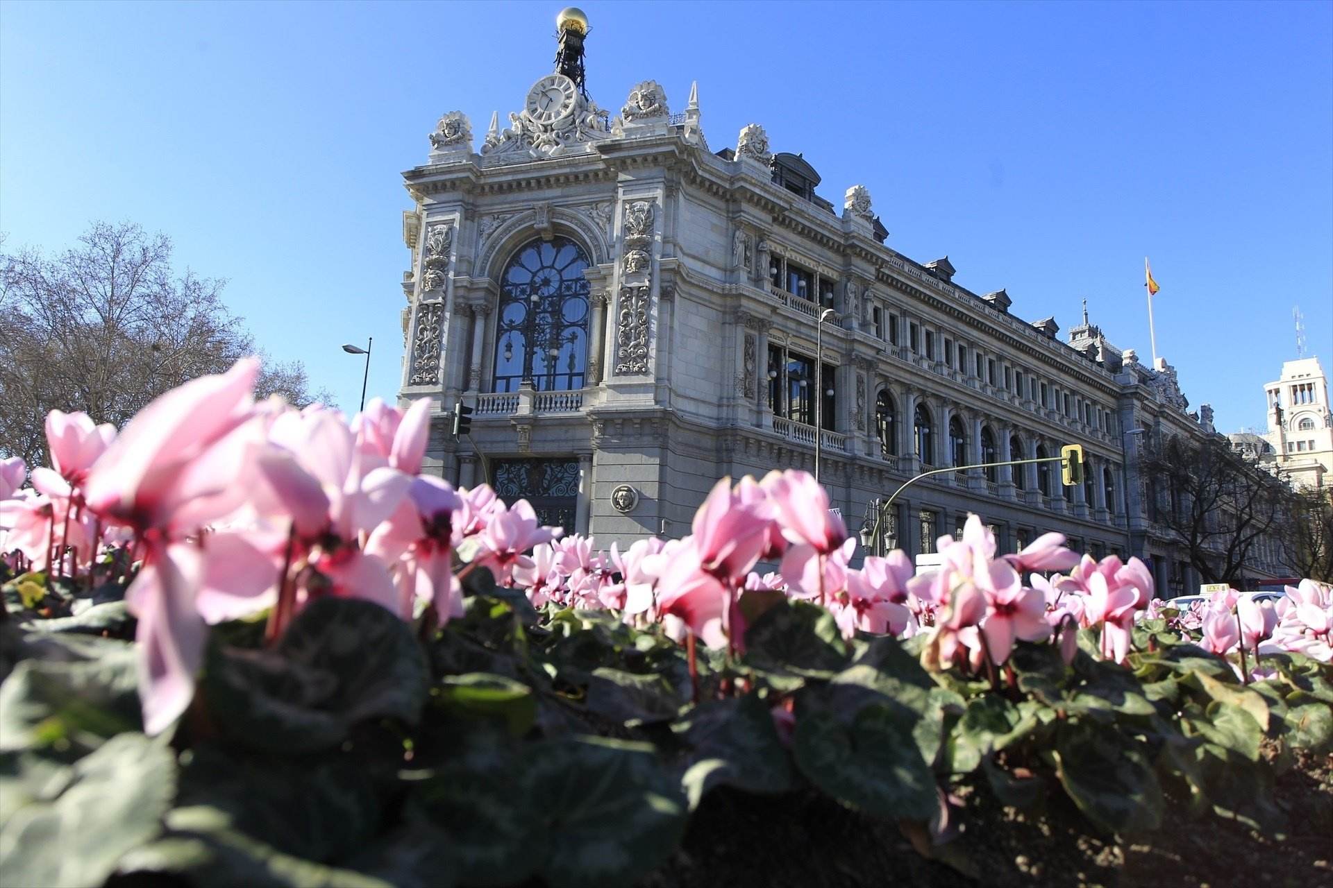El Tesoro coloca 6.258 millones en deuda a medio y largo plazo a tipos más altos
