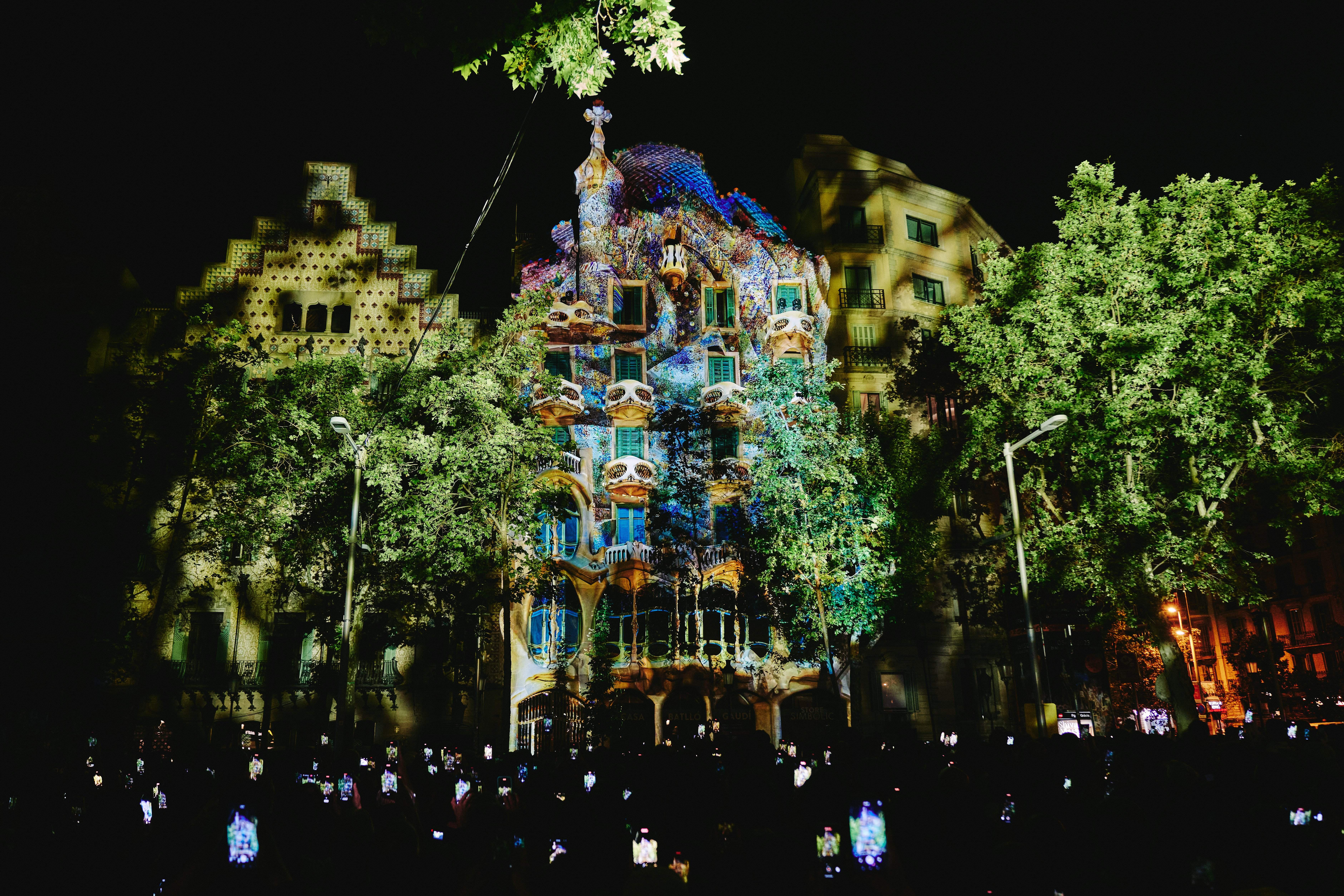 Els germans Bernat guanyen 10 milions amb la monumental Casa Batlló