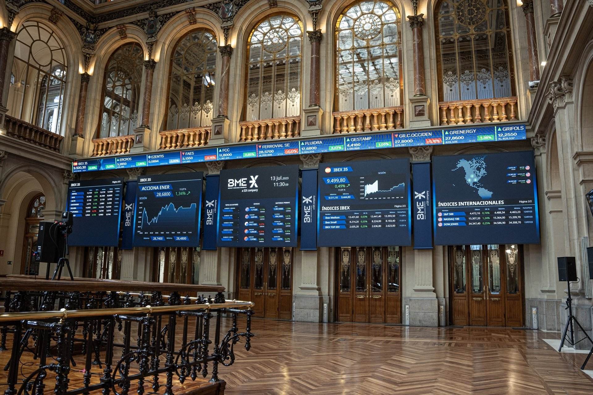 EuropaPress 5330636 paneles indices bursatiles palacio bolsa madrid 13 julio 2023 madrid espana