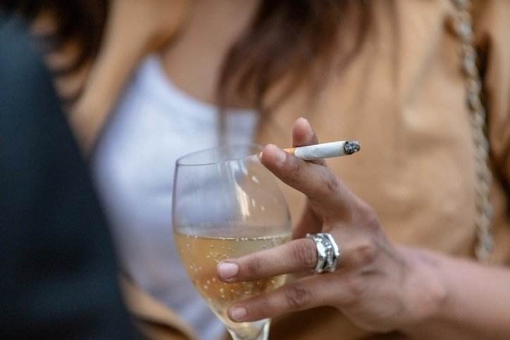 El mayor consumo de tabaco y alcohol aporta a Hacienda 830 millones extra