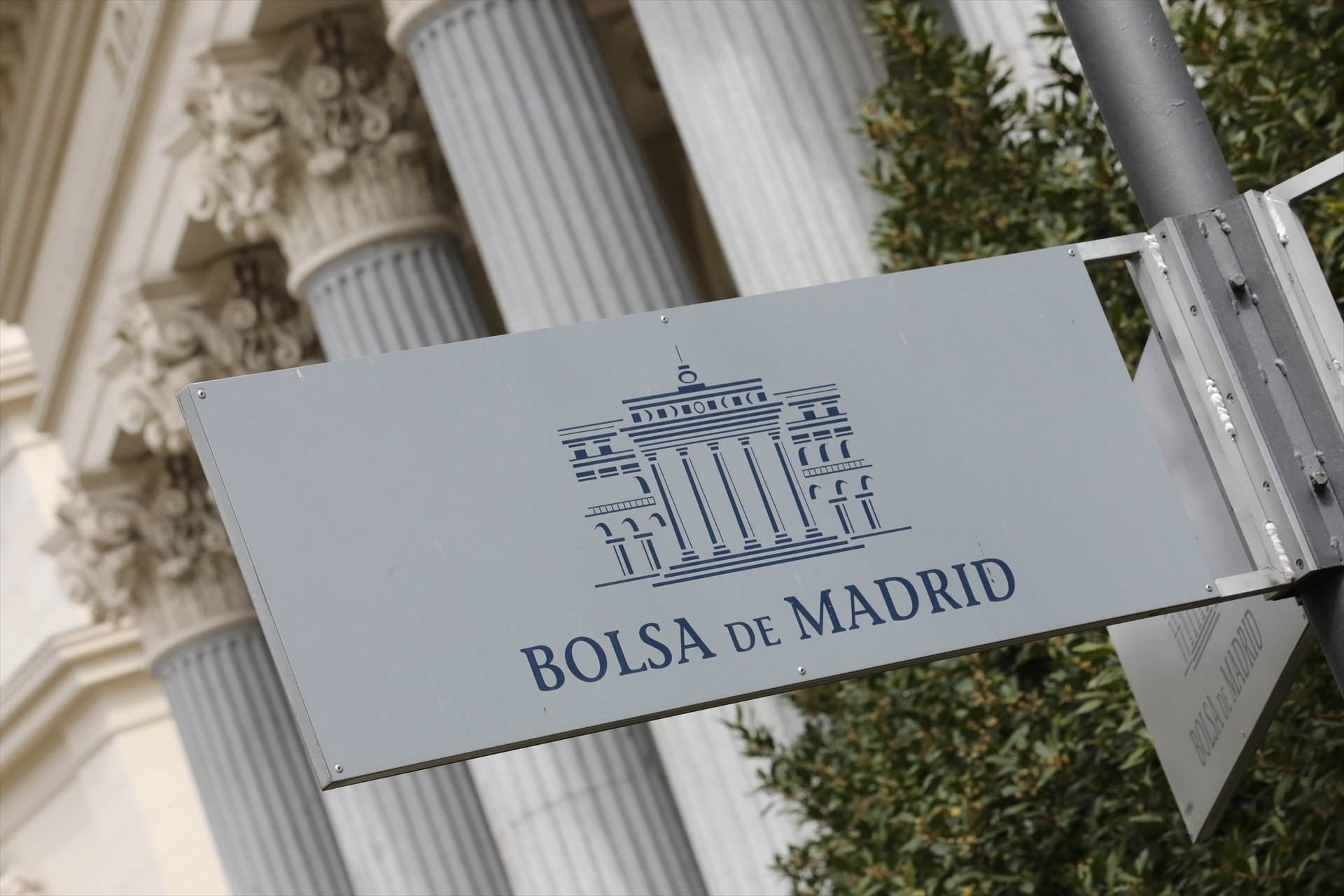 EuropaPress 2742420 cartel colocado inmediaciones edificio bolsa madrid mismo dia ibex 35