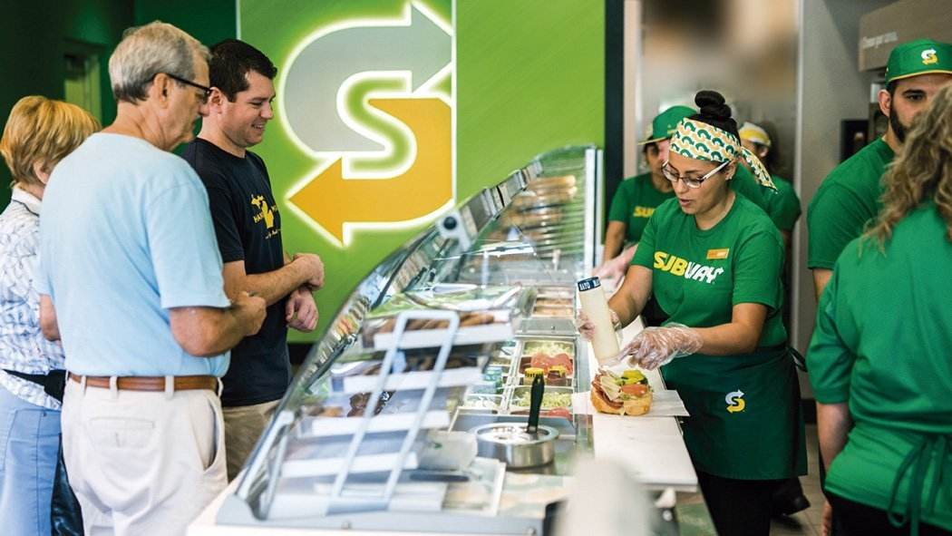 Los sándwiches de Subway pierden el sabor familiar de Fred DeLuca y Peter Buck
