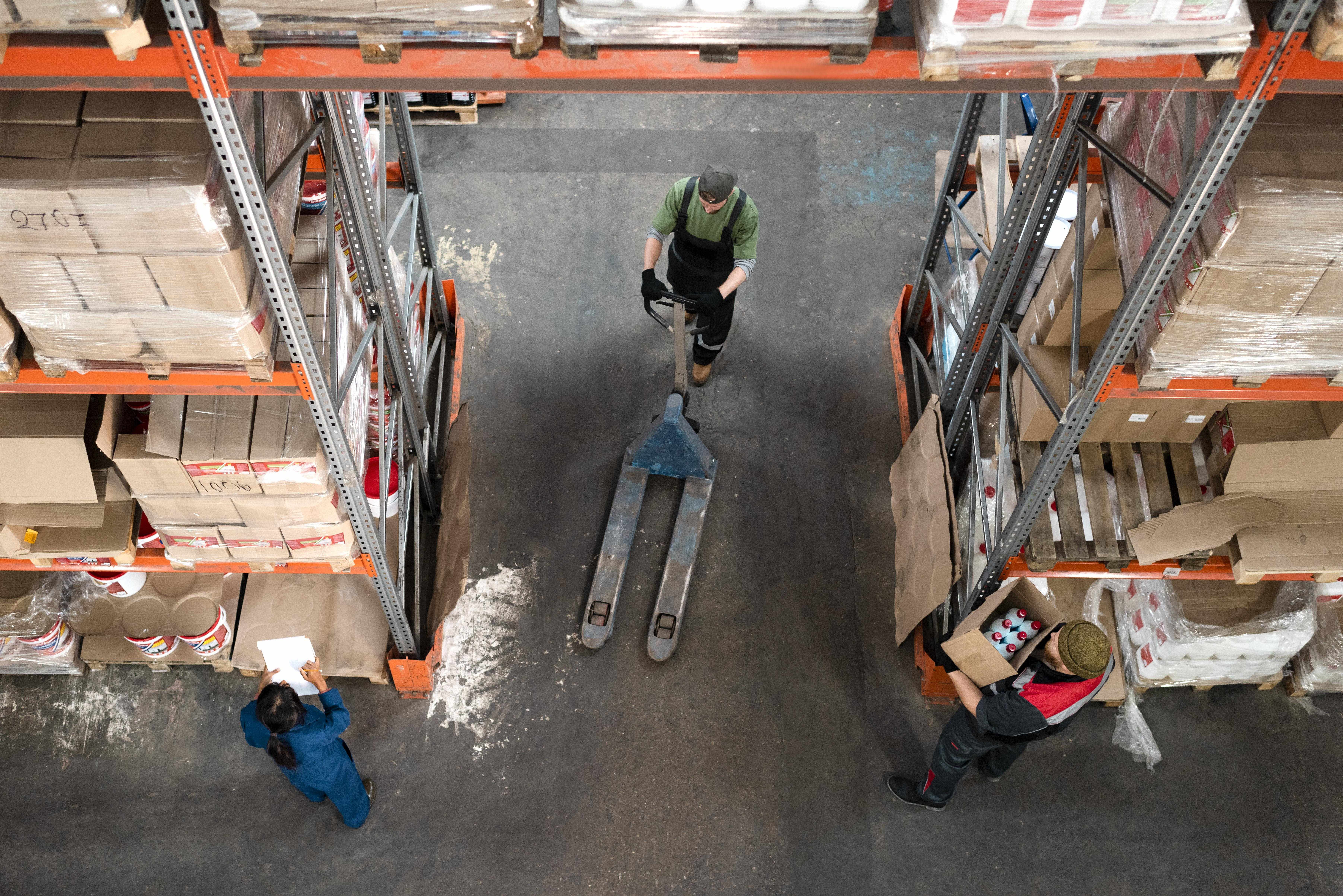 almacen logistica fabrica freepik