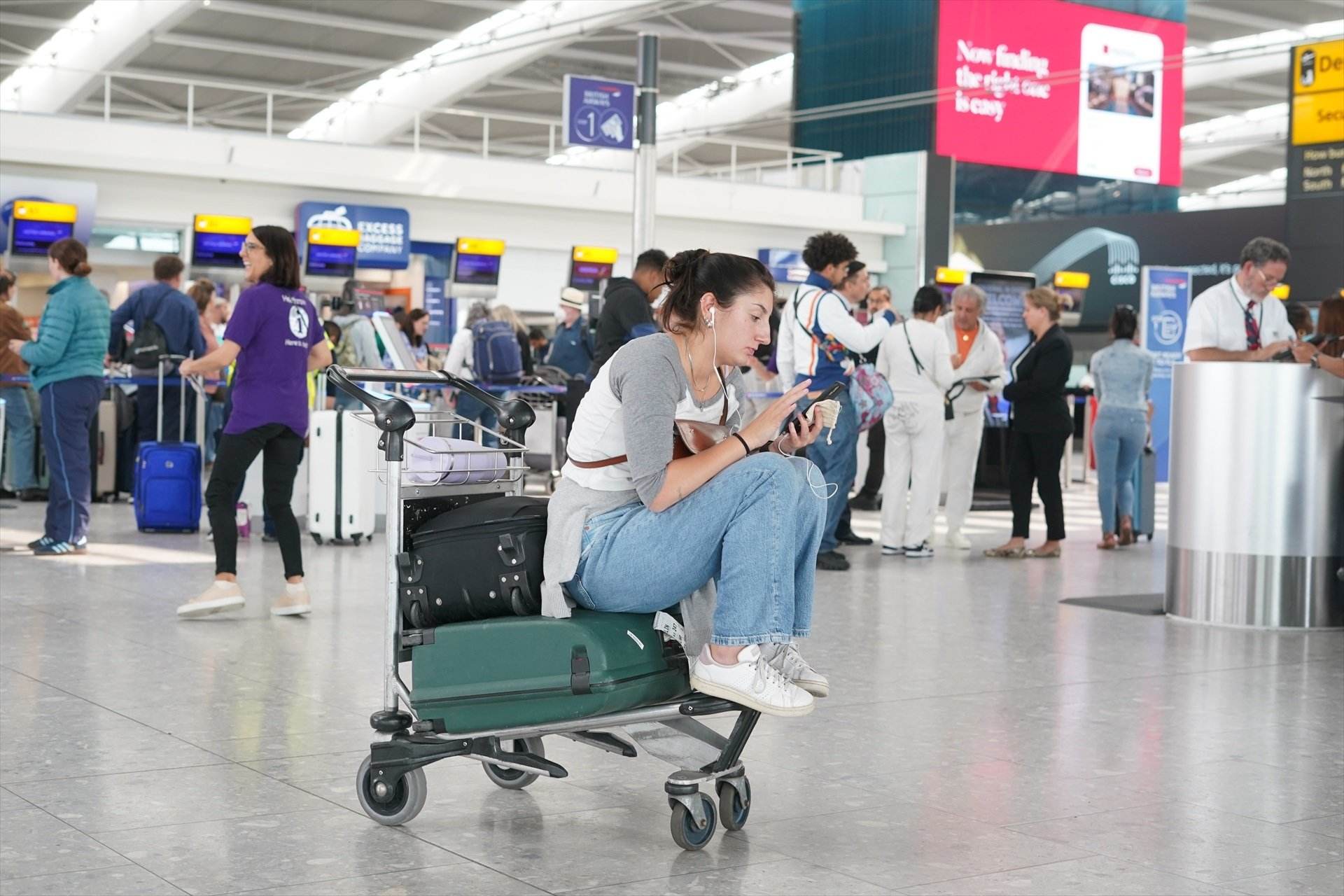 EuropaPress 5405203 29 august 2023 united kingdom london passengers wait at heathrow airport as