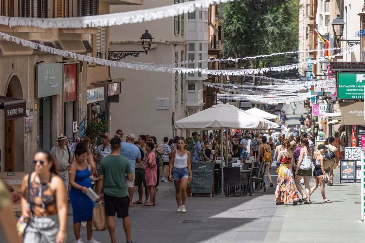 El gasto turístico en julio se dispara un 16% y los viajeros superan el nivel prepandemia