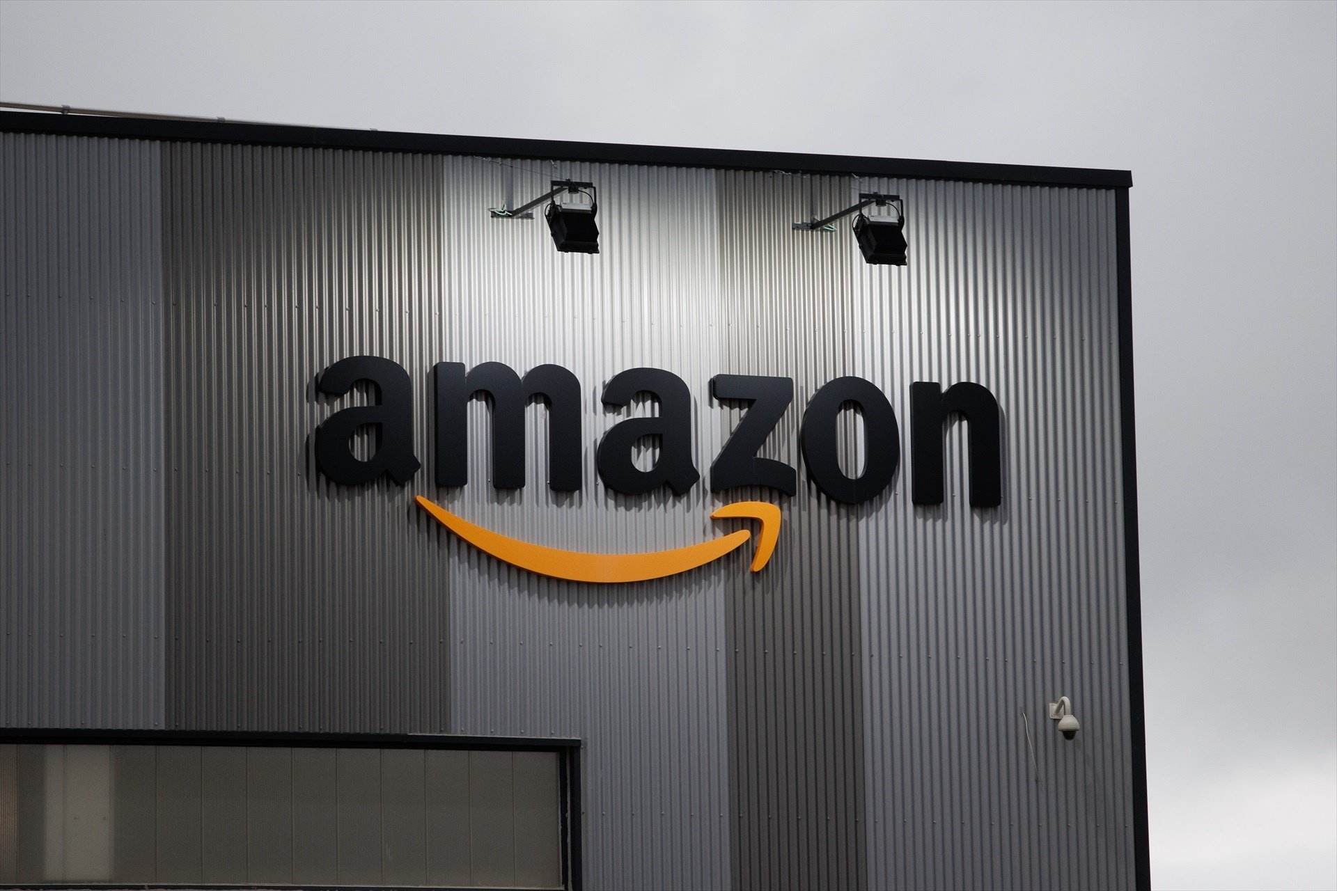 Amazon abrirá en septiembre el centro logístico de Asturias que dará empleo a 1.500 personas