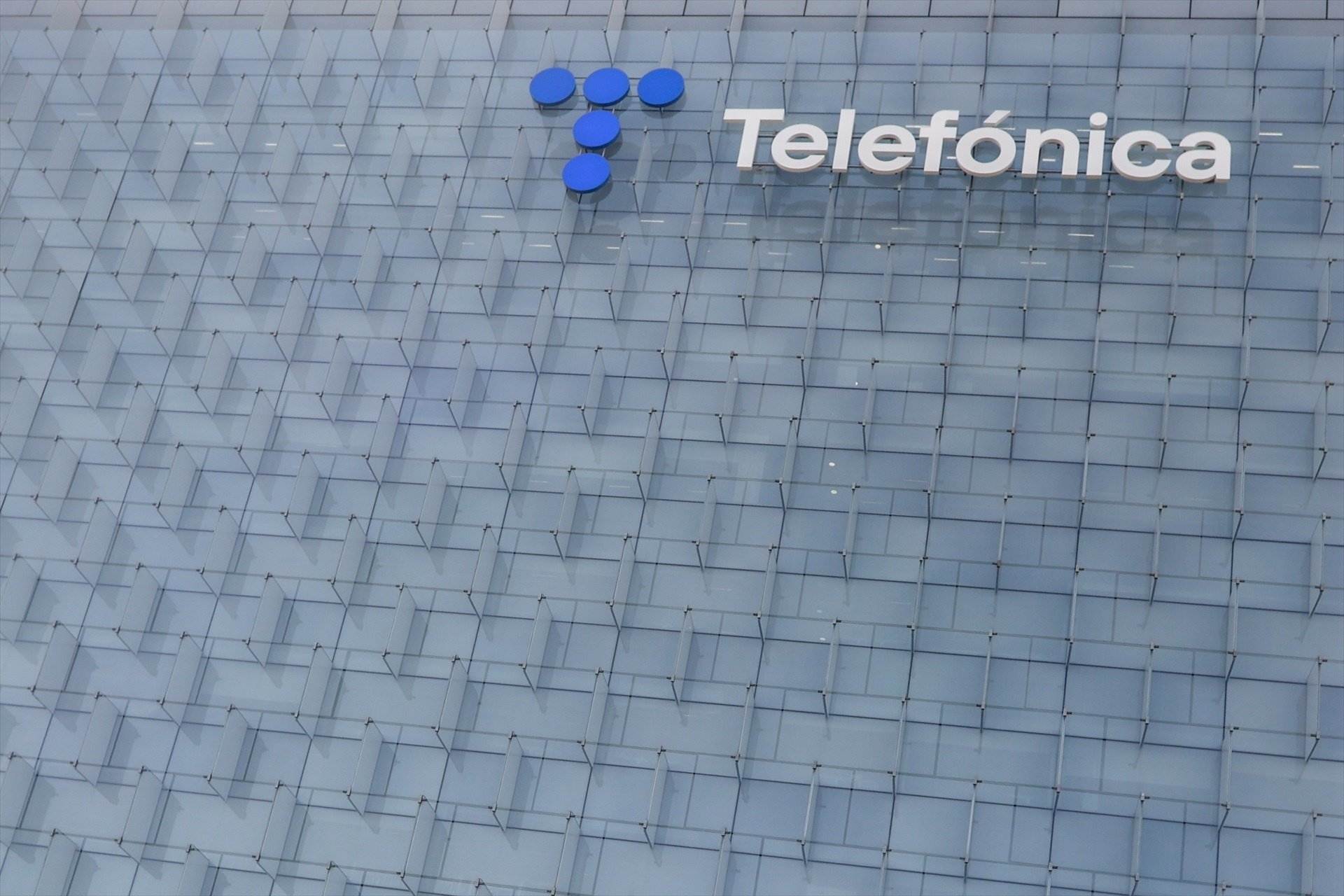 La principal teleco de Arabia Saudí compra el 9,9% de Telefónica por 2.100 millones de euros