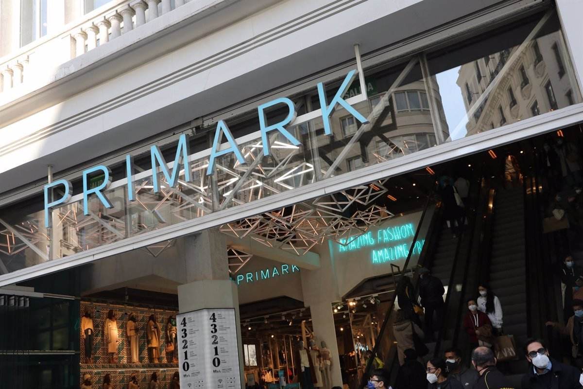 Primark crece en España con 15 aperturas en seis años y mejora sus previsiones