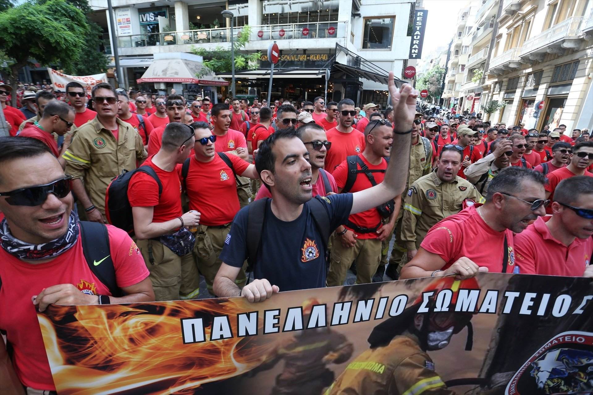 Grecia impone la semana laboral de seis días pese a las protestas