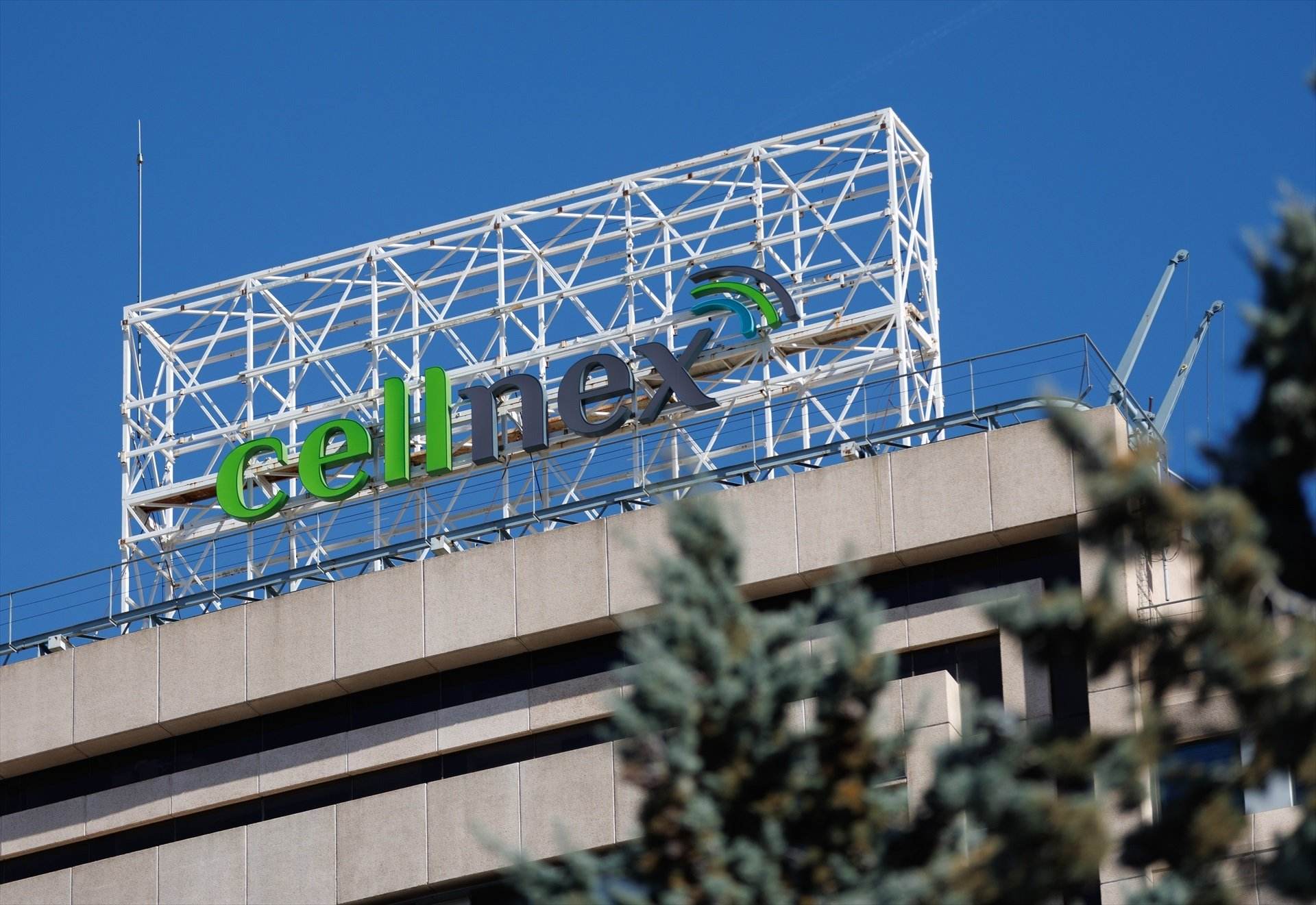 Cellnex vende a Stonepeak el 49% en sus filiales sueca y danesa por 730 millones