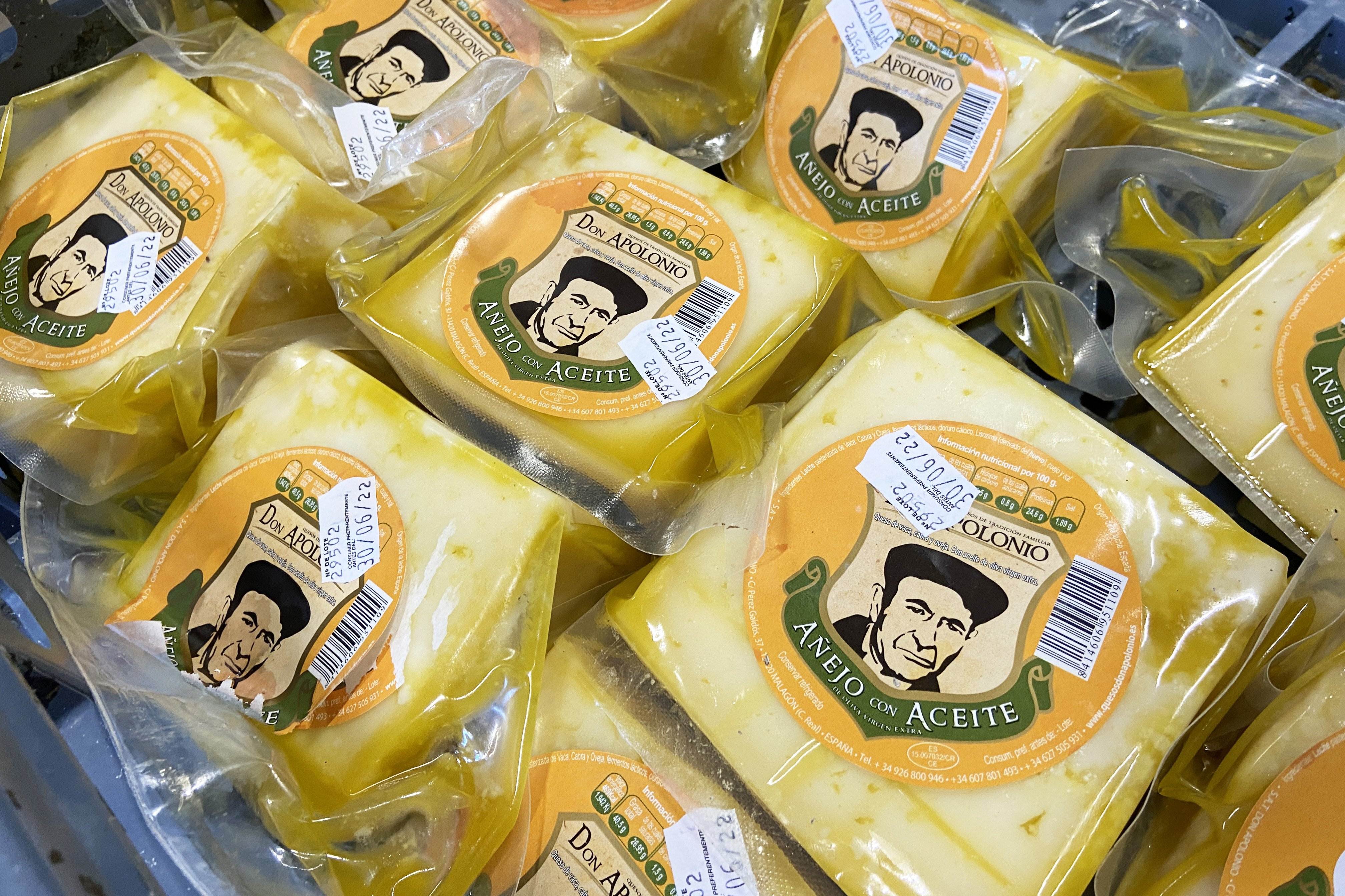 EuropaPress 3624228 queso anejo aceite empaquetado etiqueta fabrica don apolonio malagon ciudad