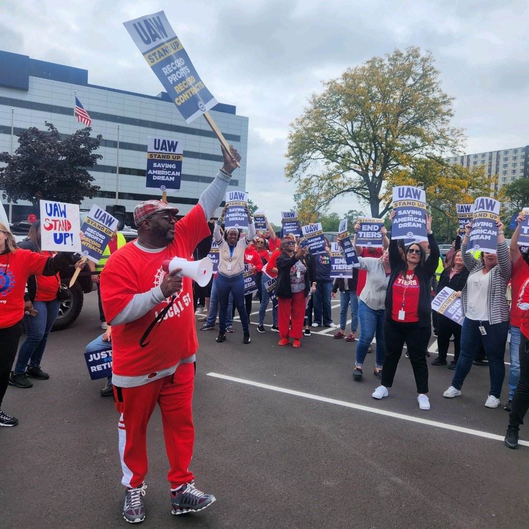 La huelga del automóvil en EE. UU. avanza sin freno, llega a 25.000 empleados parados
