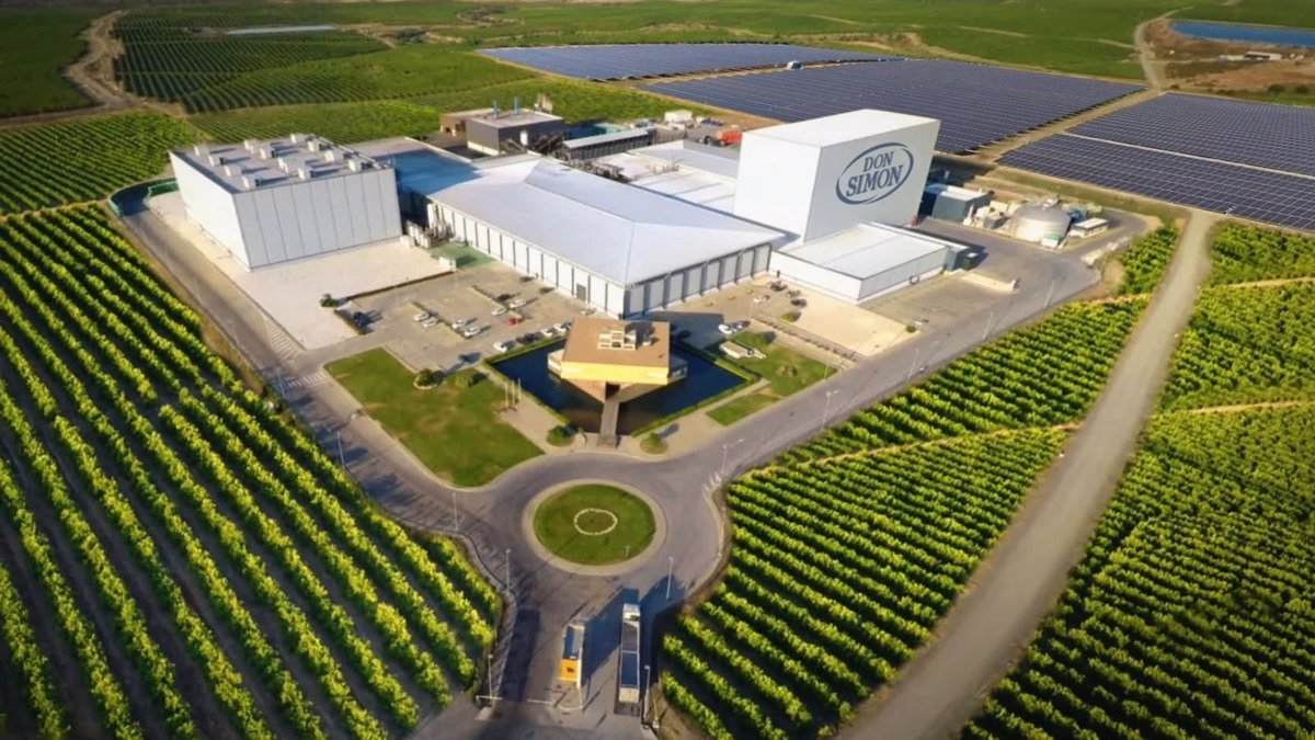 Imputan a Félix Solís y José García Carrión por presunta estafa en la venta de vino