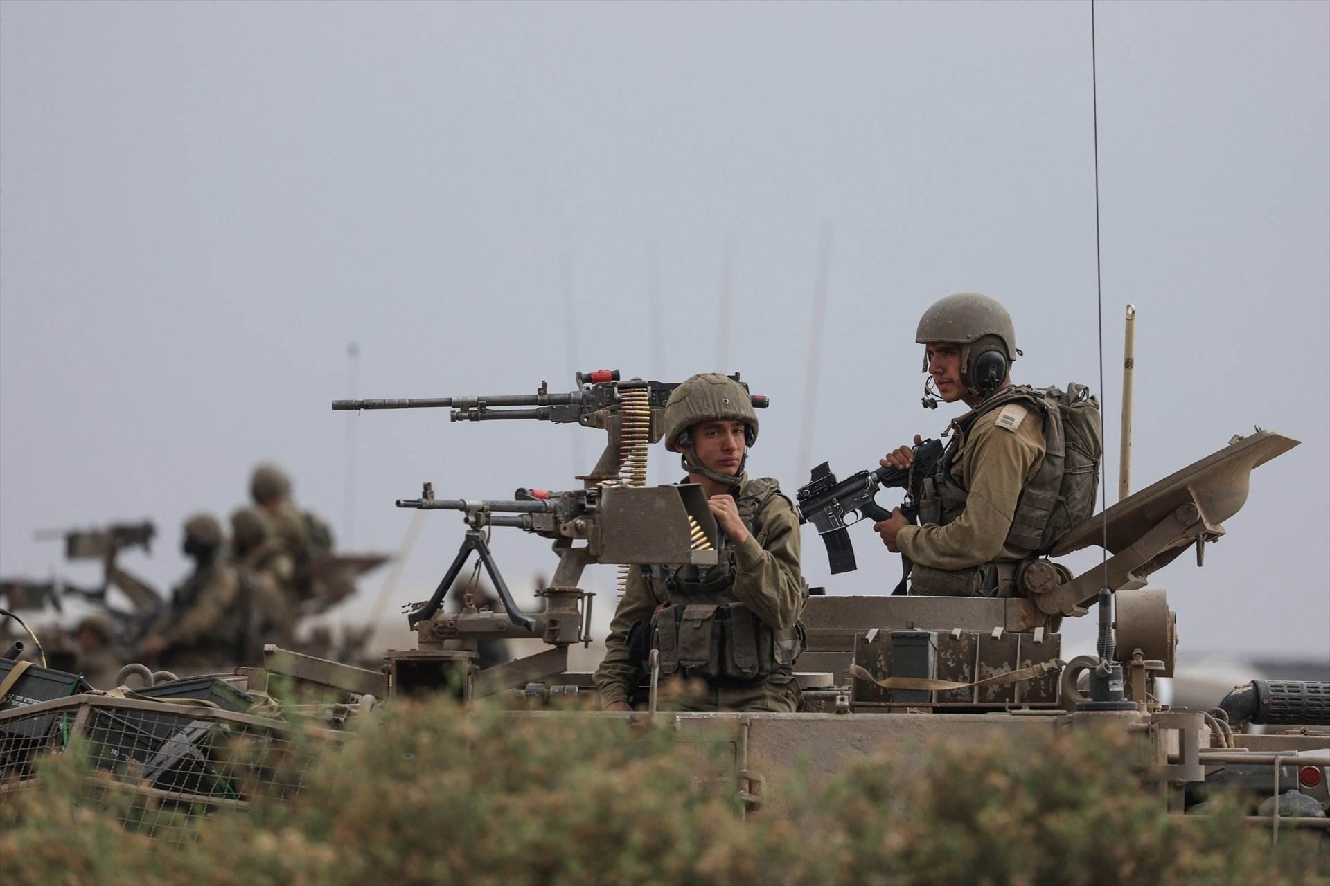EuropaPress 5494995 09 november 2023 israel sderot israeli soldiers on tank are seen near the