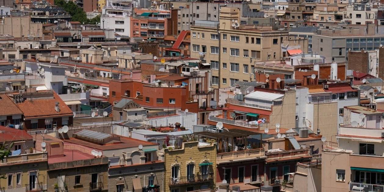 La oferta de vivienda en alquiler cae más de un 30% con la entrada en ...