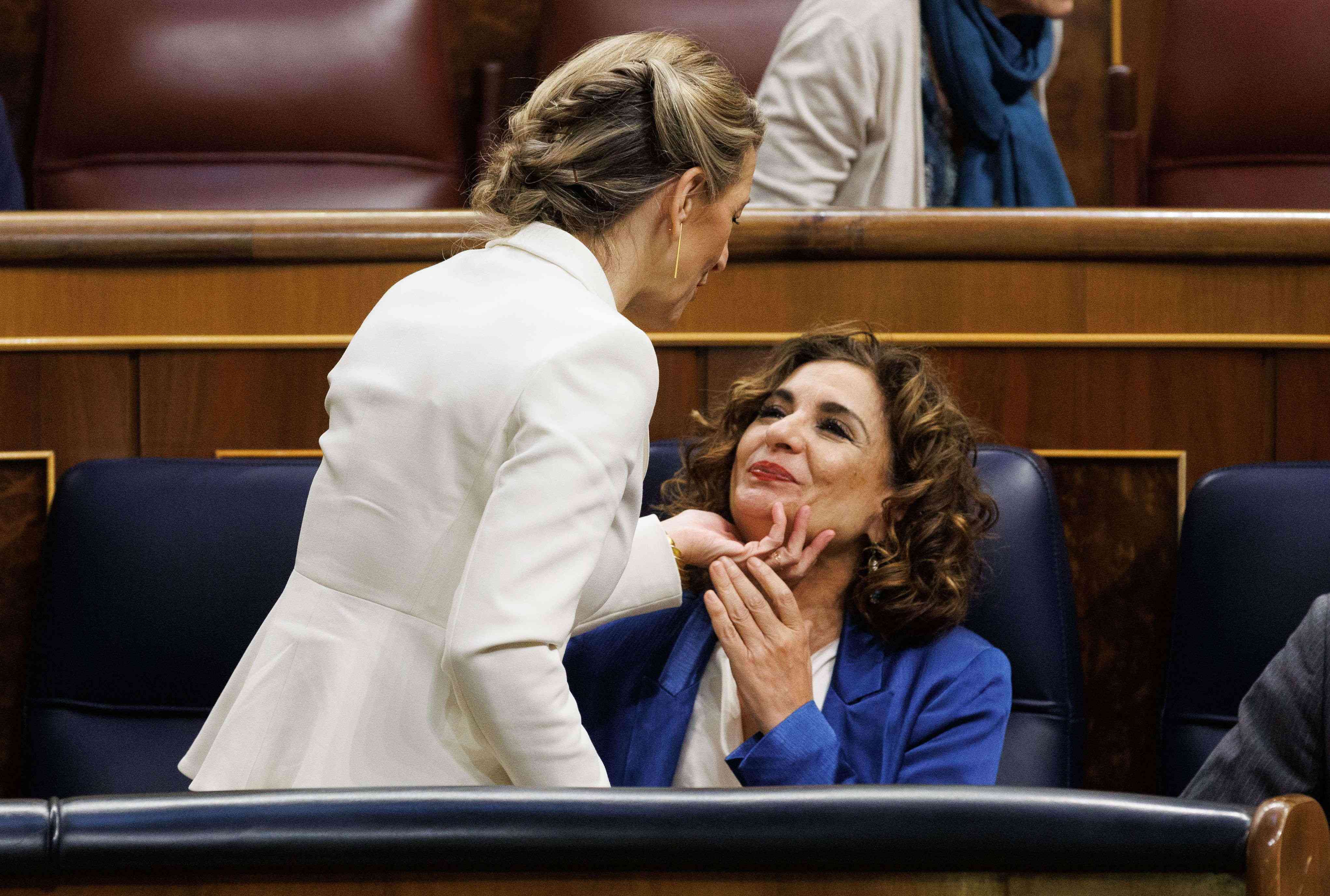 Yolanda Díaz y María Jesús Montero. Europa Press