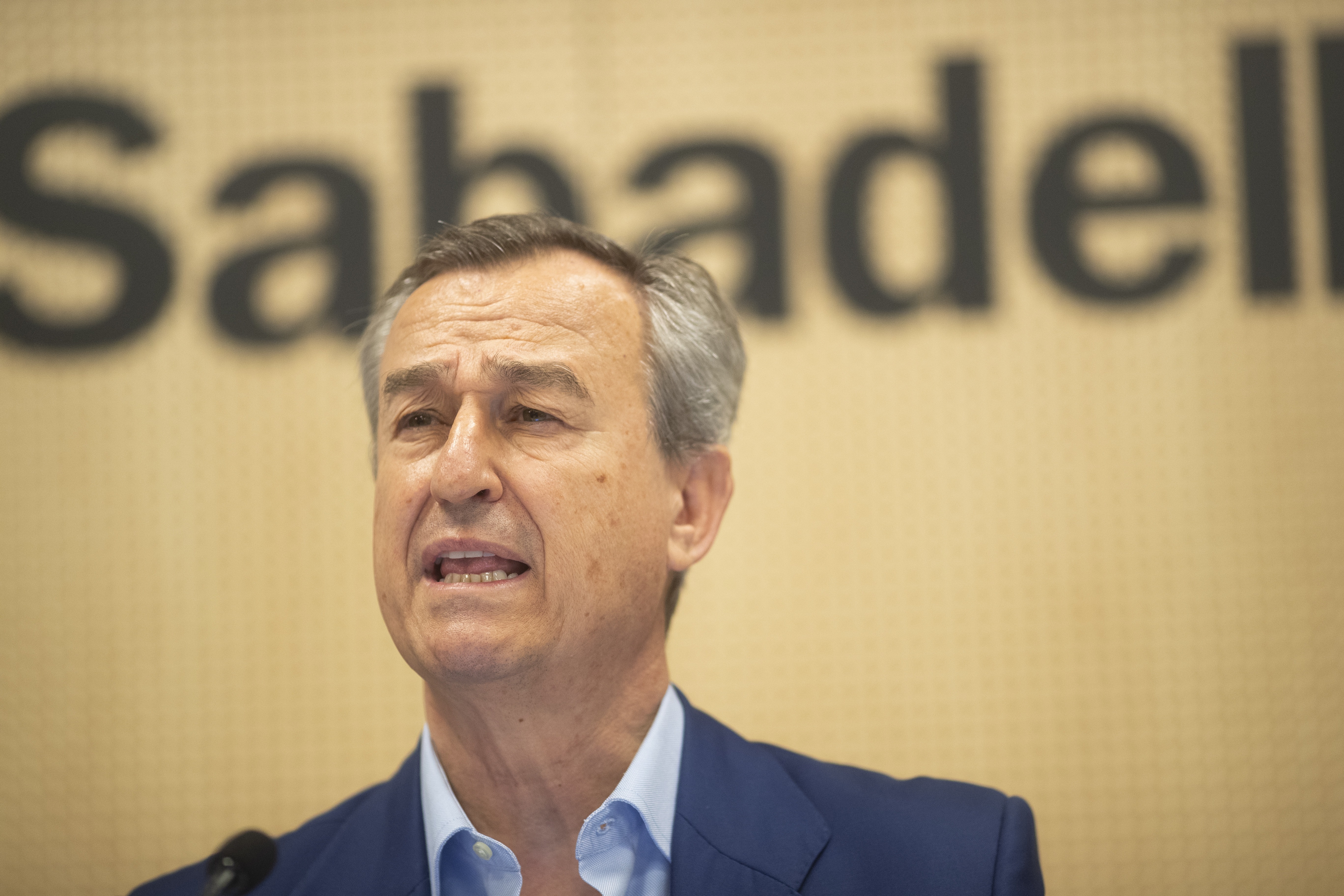 Gonzalez-Bueno, sobre una fusión Sabadell-Unicaja: "No hay nada encima de la mesa"