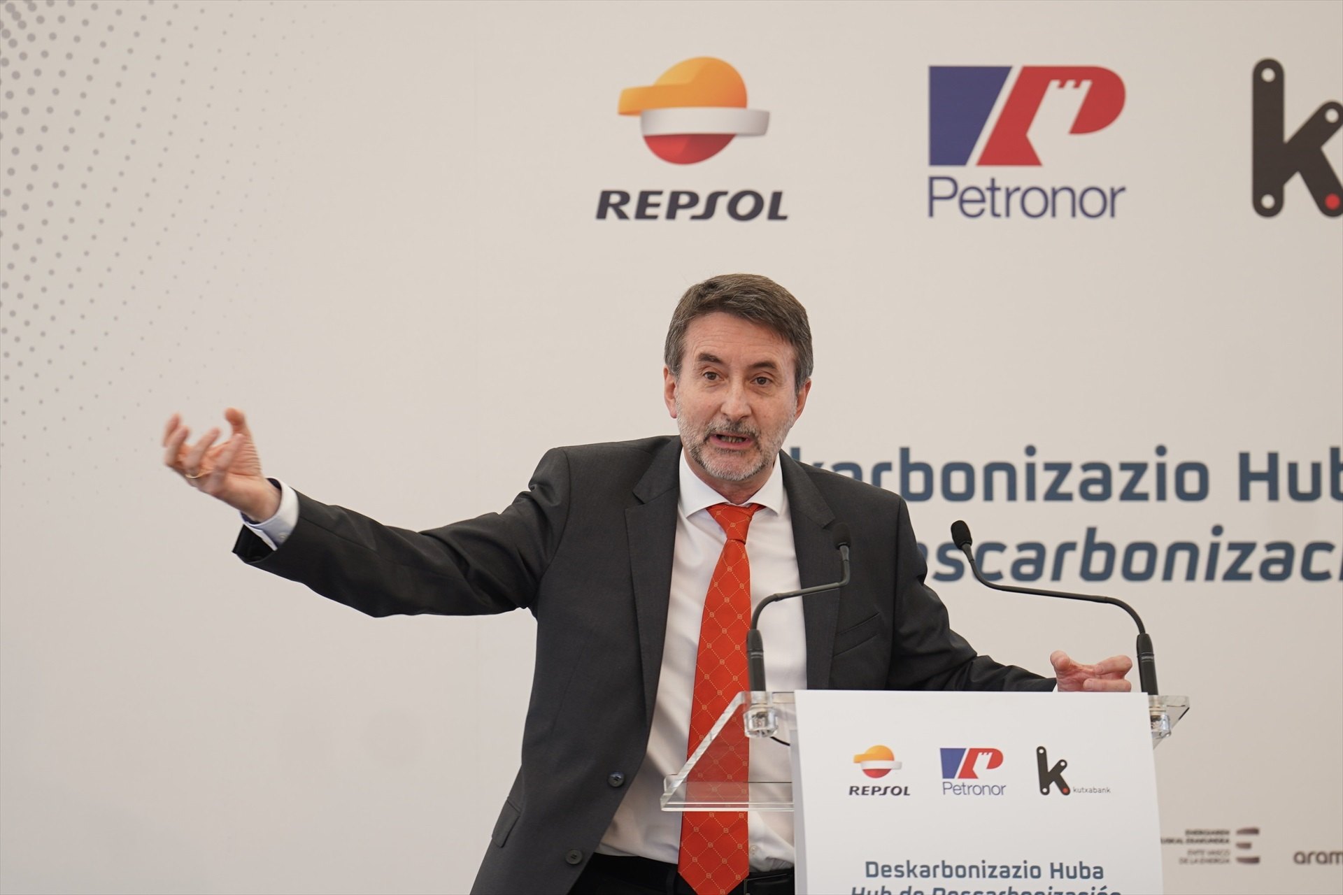Repsol anuncia un pagament extra de 0,5 euros de dividend i n'abonarà 90 cèntims per acció el 2024