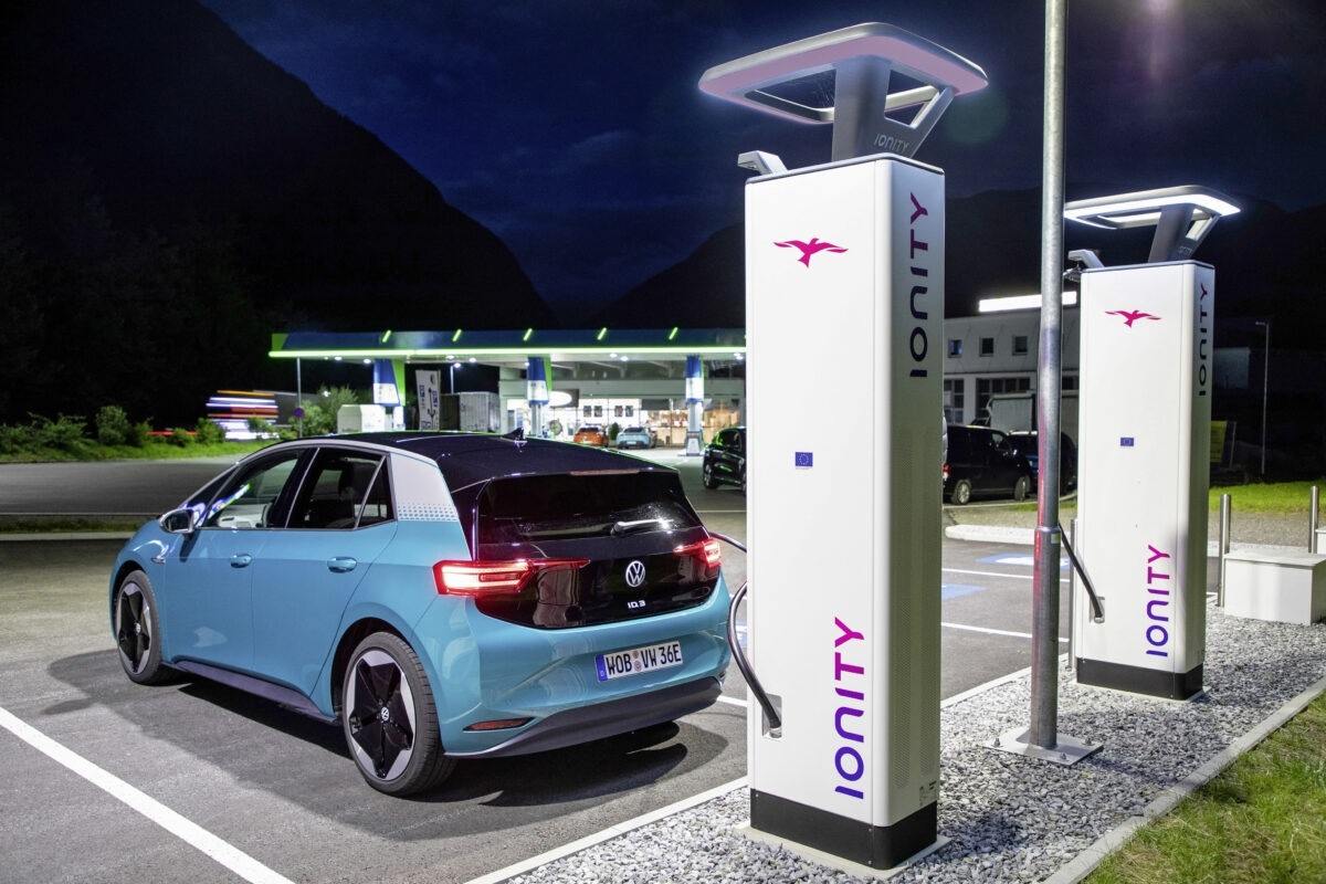 Es pot viatjar amb cotxe elèctric per Espanya i no quedar-se sense bateria?