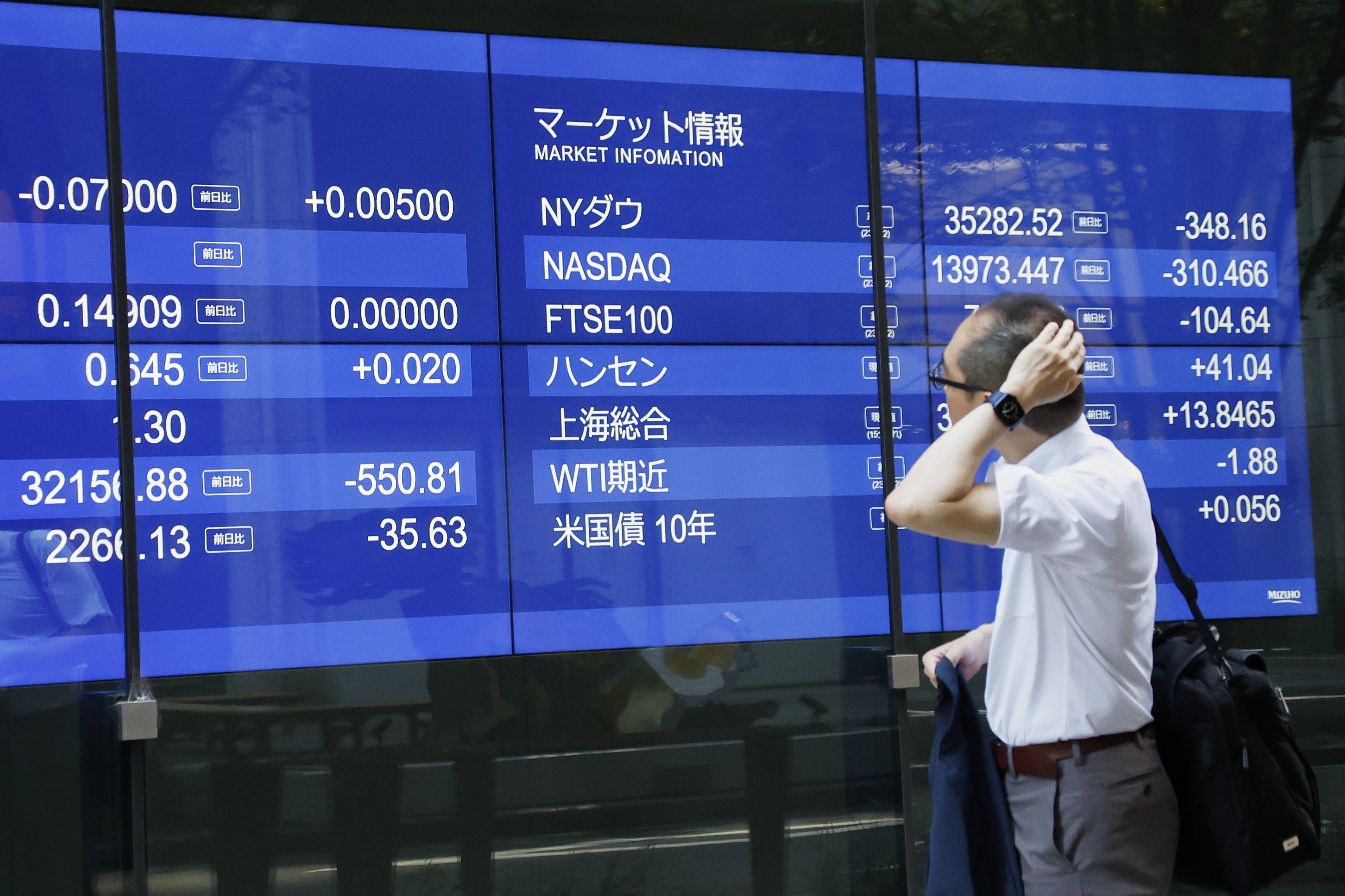 EuropaPress 5365709 03 august 2023 japan tokyo man walks past an electronic stock board showing