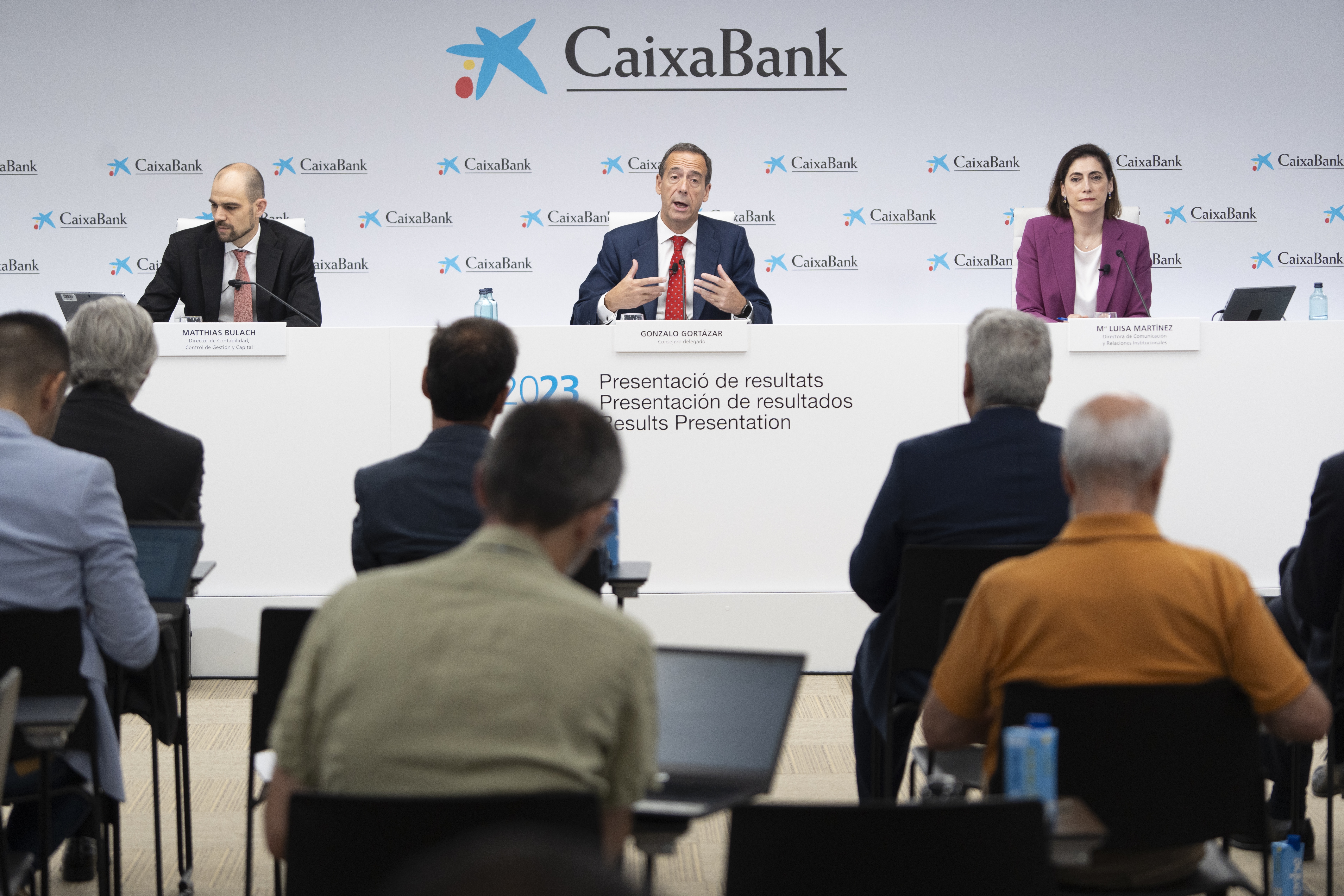 CaixaBank realiza 9.800 novaciones de hipotecas de variable a fijo por las subidas de tipos