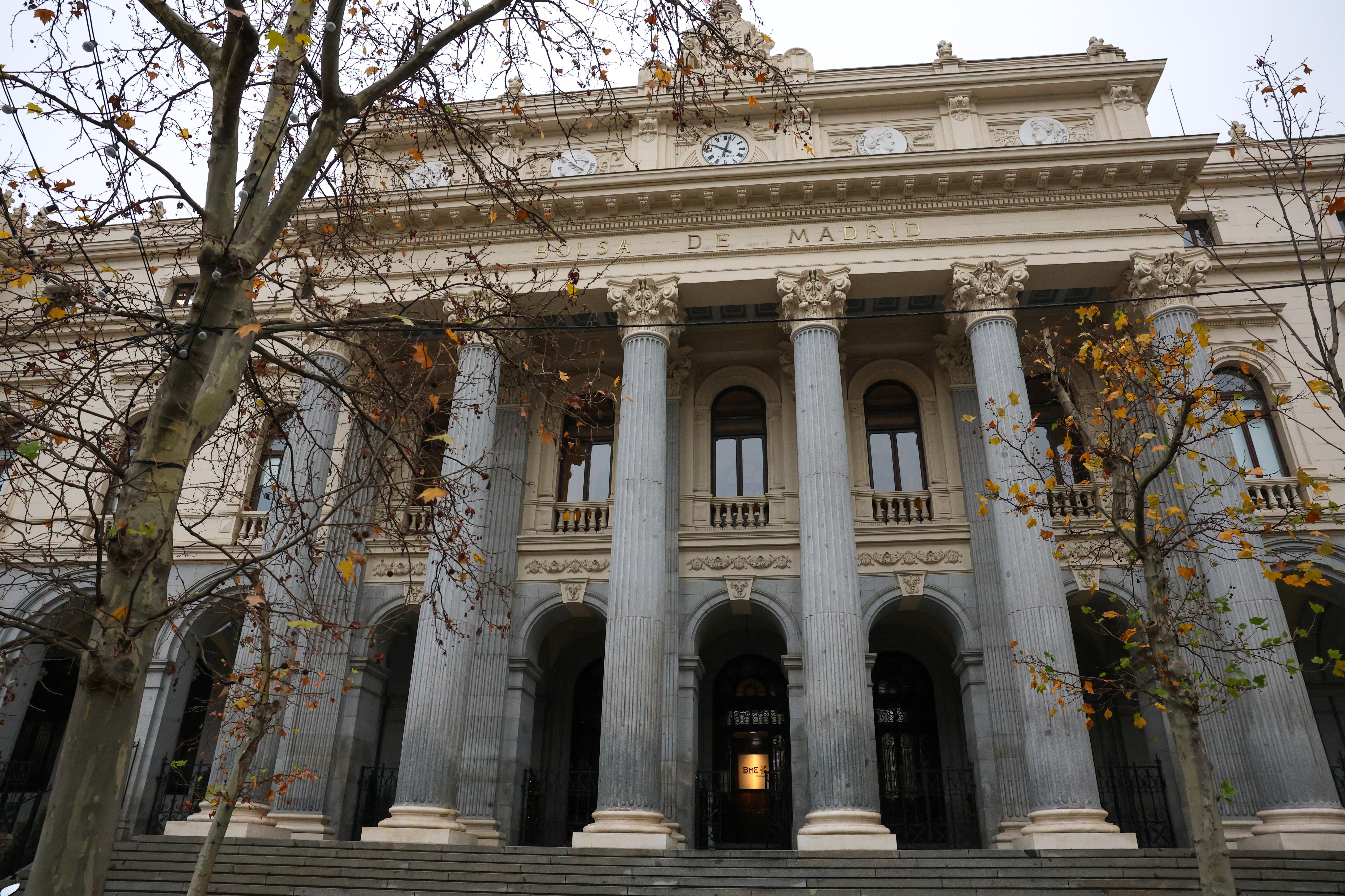 Fachada del palacio de la Bolsa de Madrid 