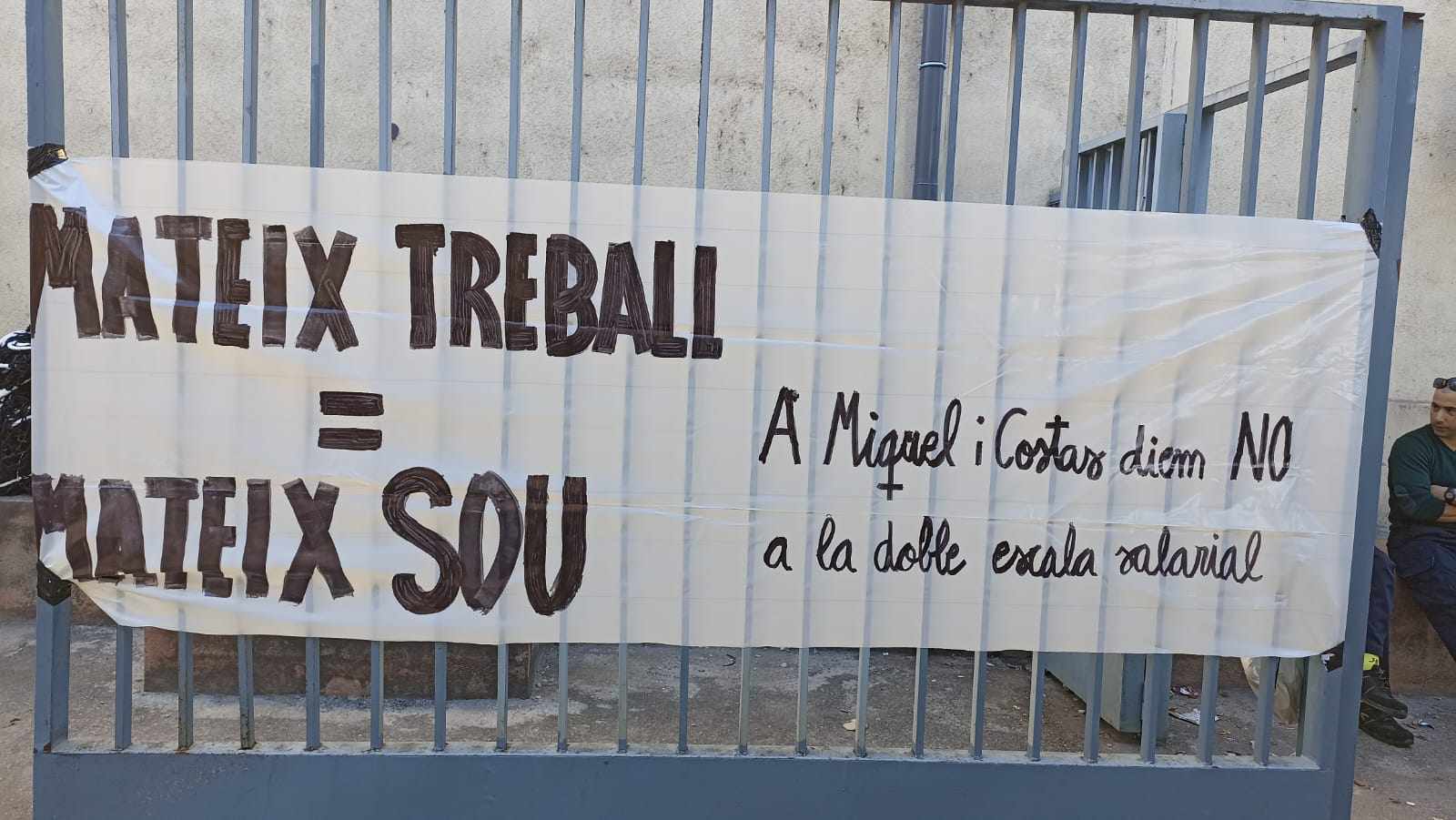 La dirección y los sindicatos de Miquel y Costas se enredan con la doble escala salarial
