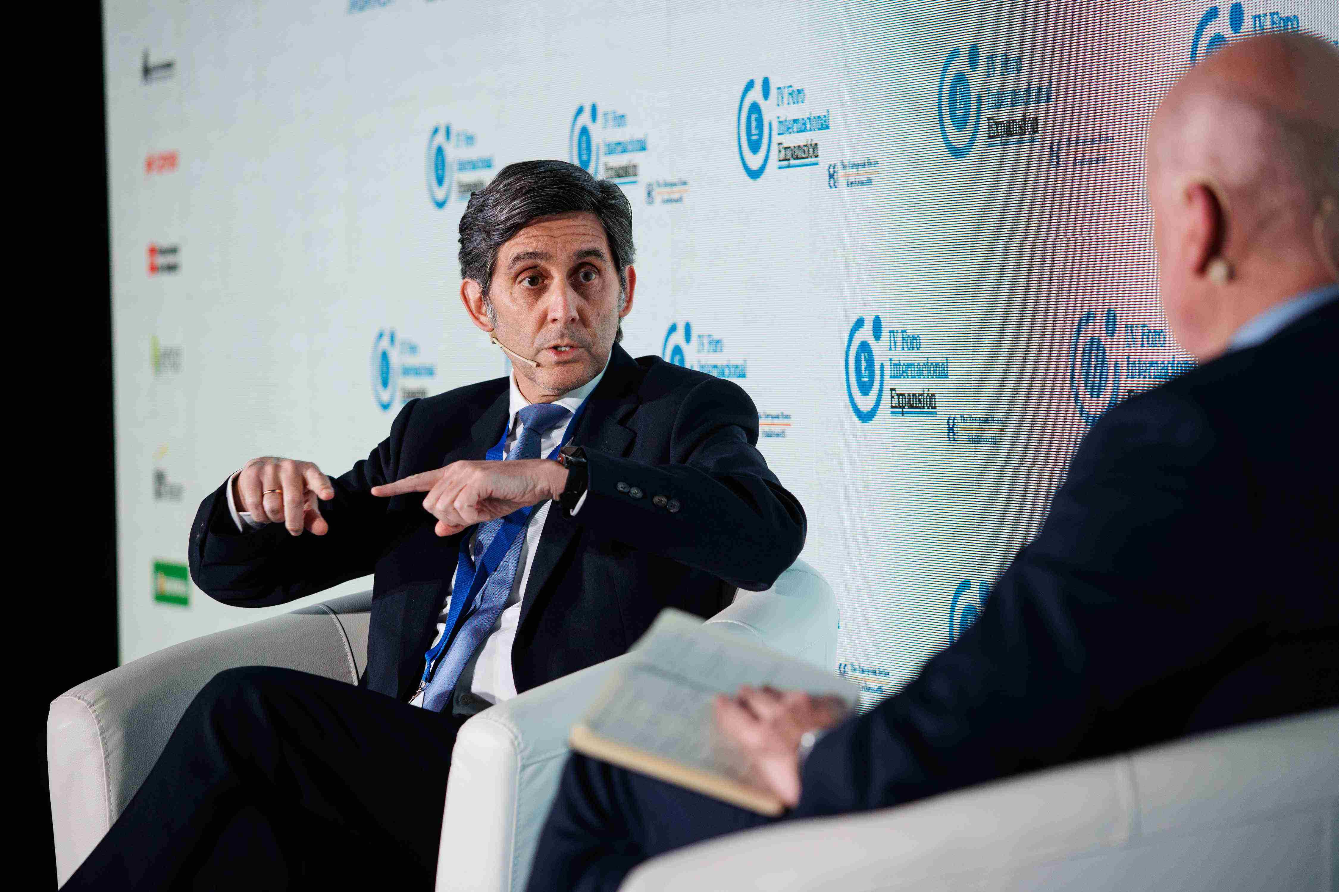 Telefónica lanza una OPA de 1.970 millones para controlar el 100% de su filial alemana