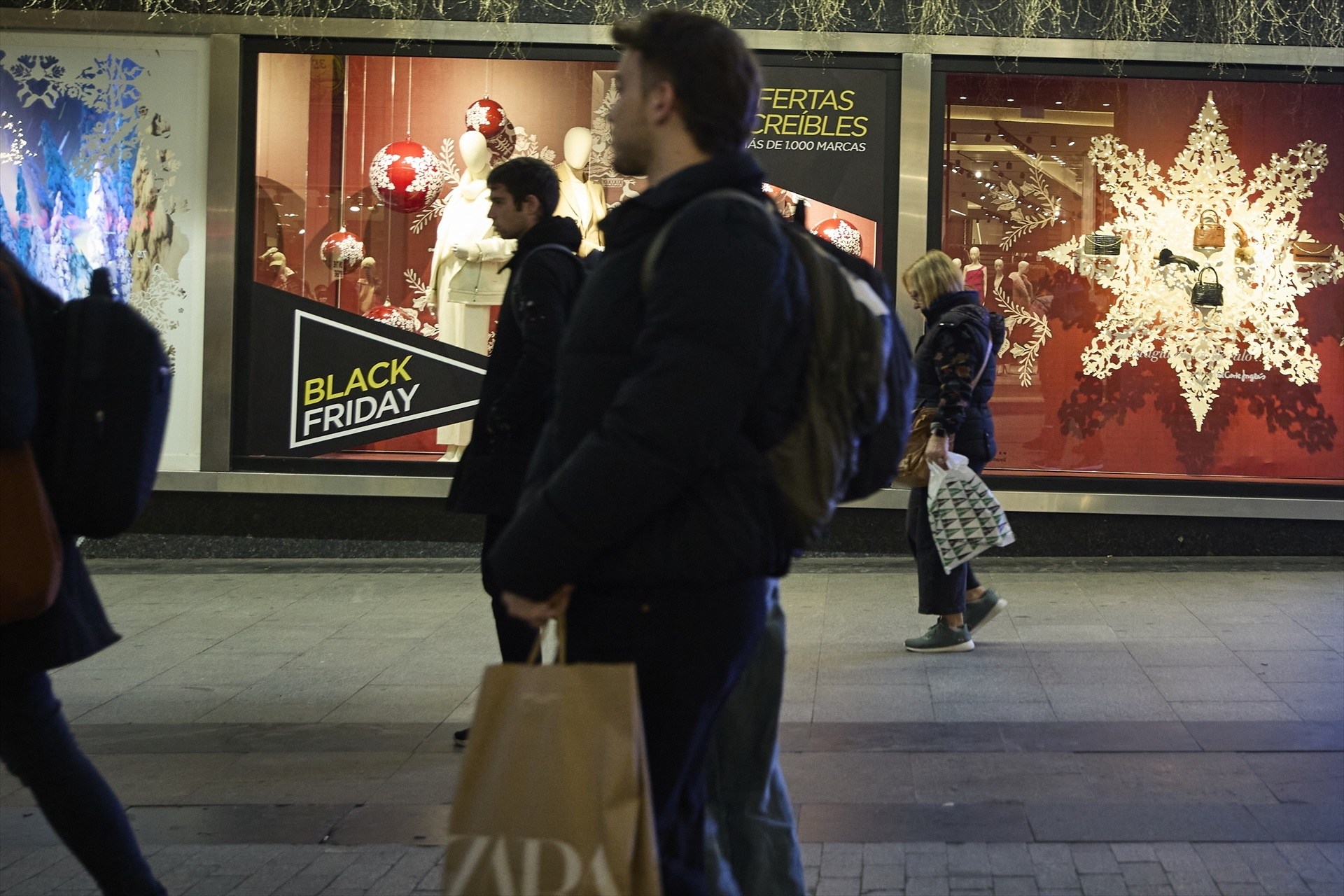 Los españoles gastarán 727 euros en la campaña de Navidad y rebajas de invierno