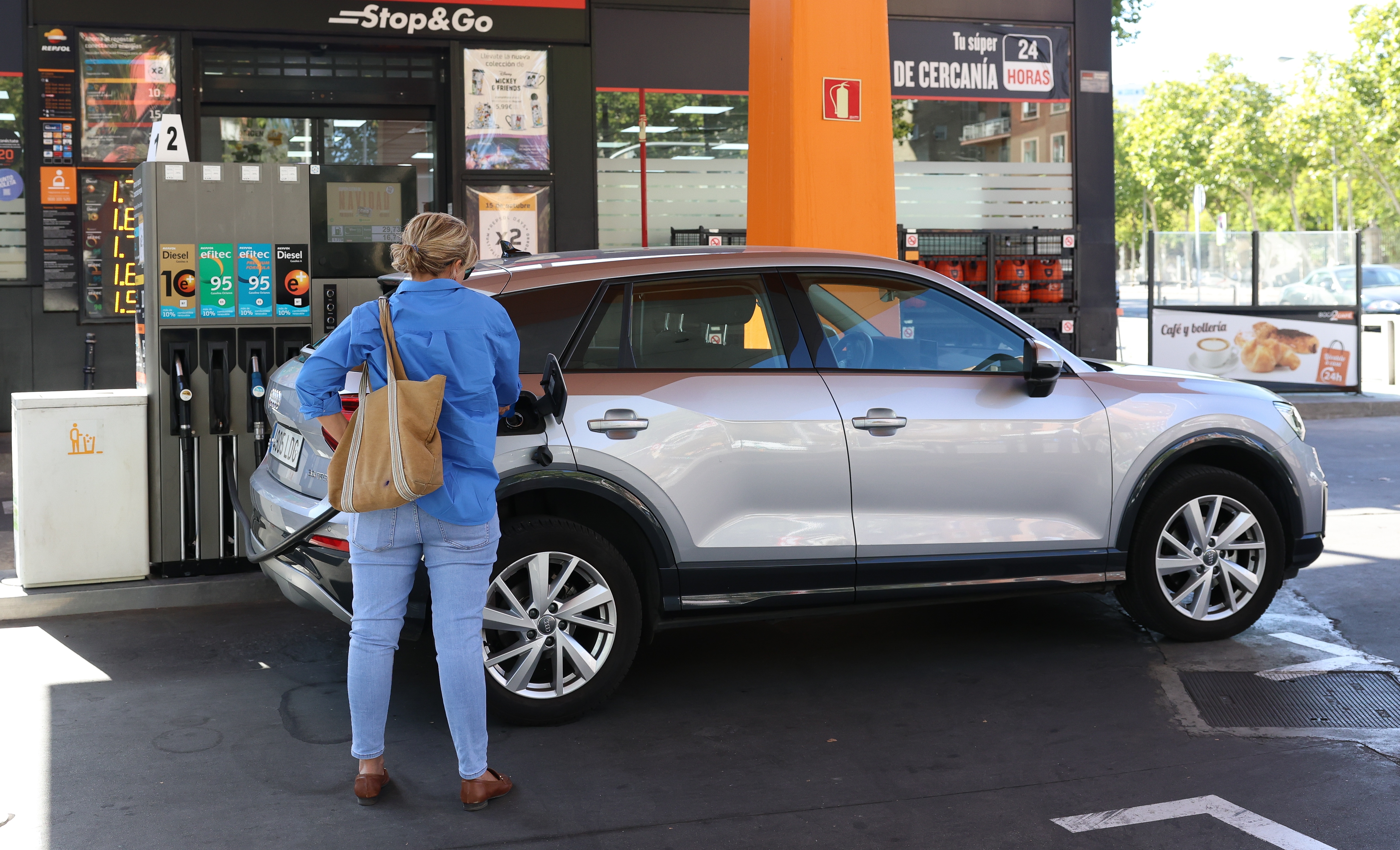 El IPC cae seis décimas, hasta el 2,3%, por la electricidad y los carburantes