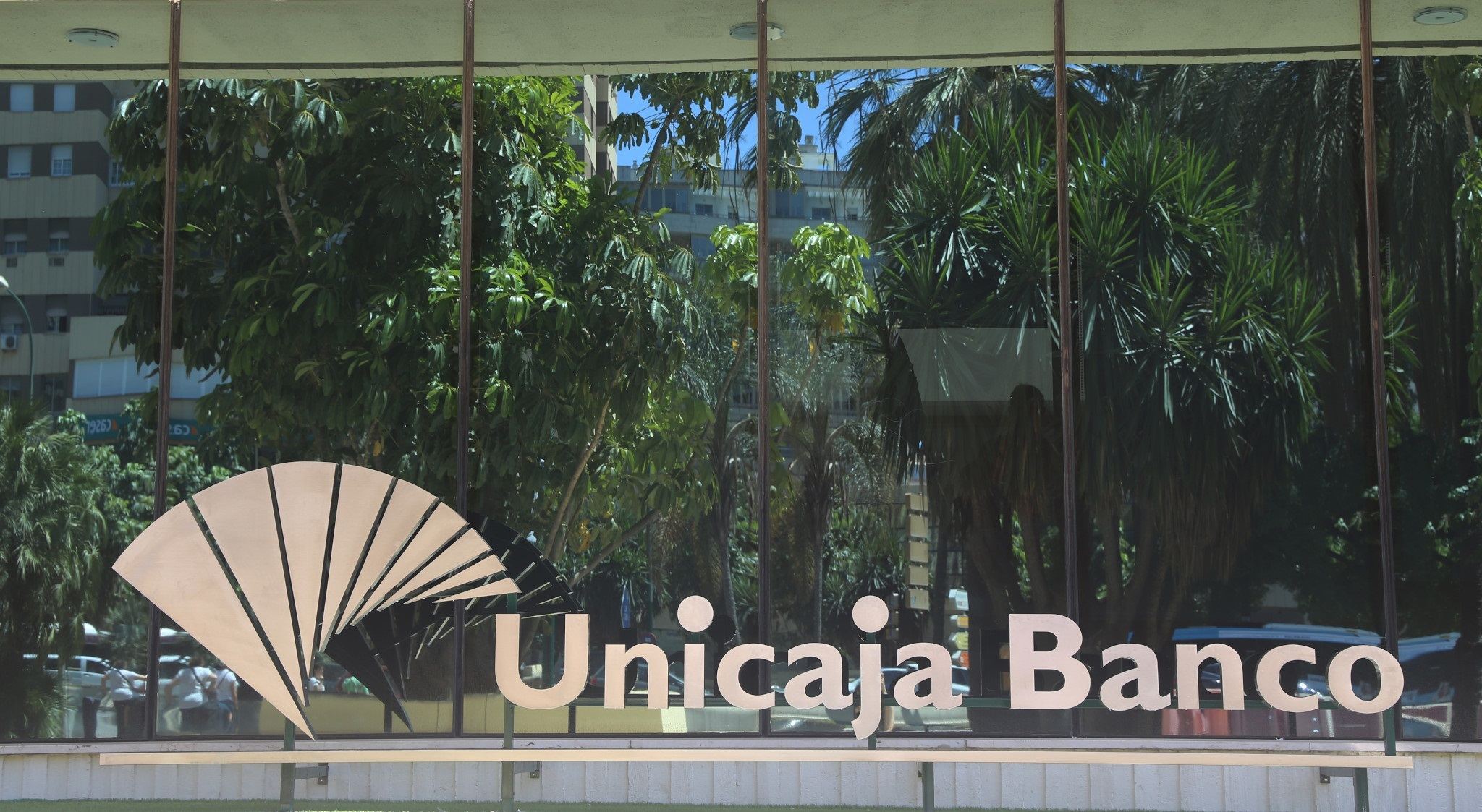La plantilla de Unicaja escalfa la junta d'accionistes amb dos dies de protestes