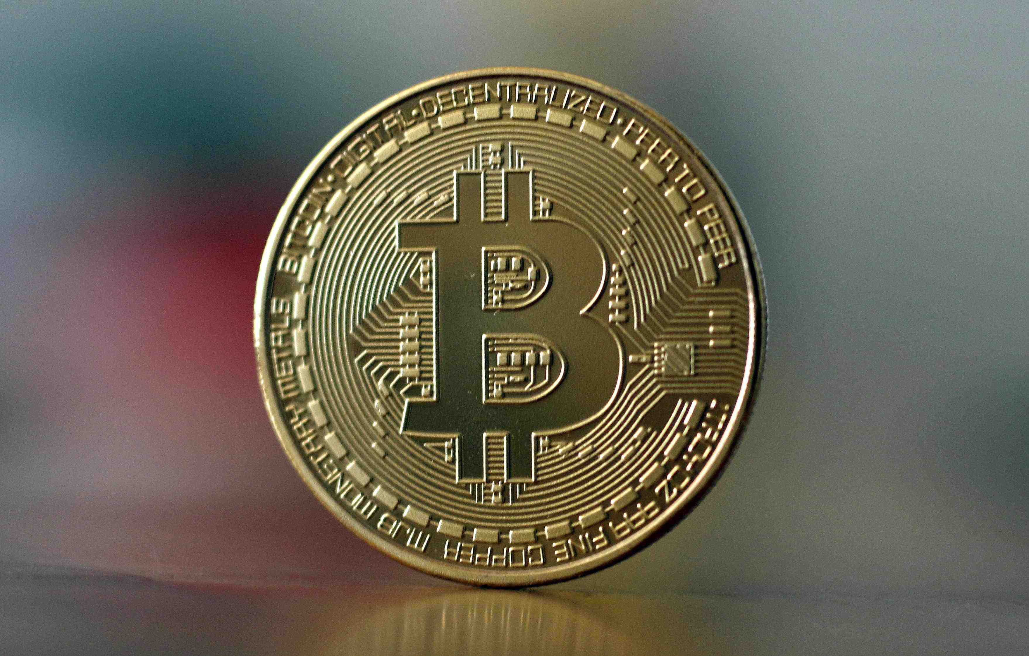 El bitcoin supera los 49.000 dólares y alcanza su nivel más alto desde diciembre de 2021