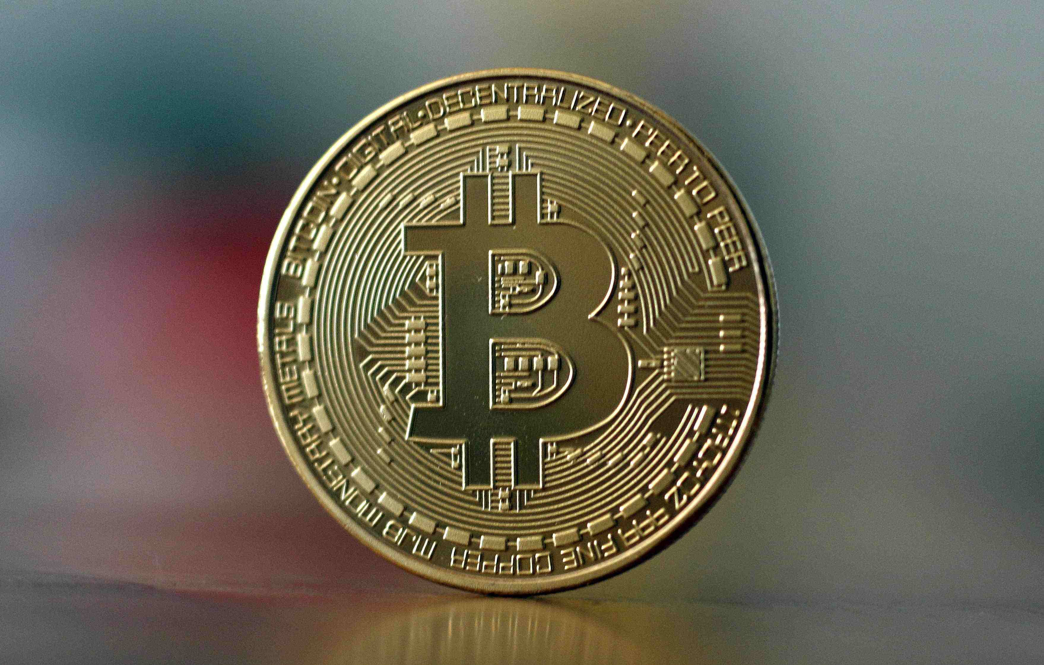 El bitcoin supera els 49.000 dòlars i assoleix el seu nivell més alt des de desembre de 2021