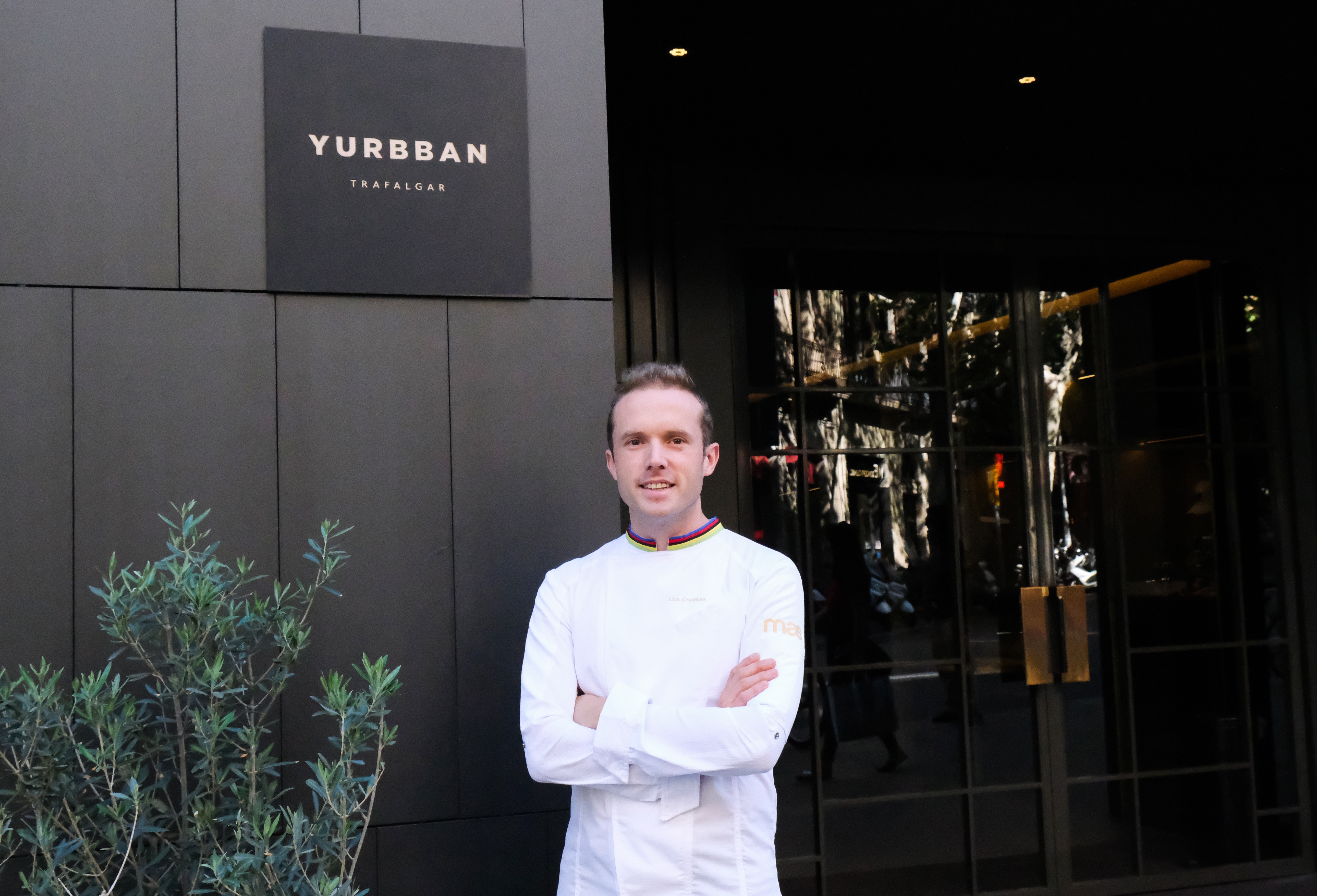 Lluc Crusellas a l'hotel Yurbban del carrer Trafalgar on ha posat una pop up