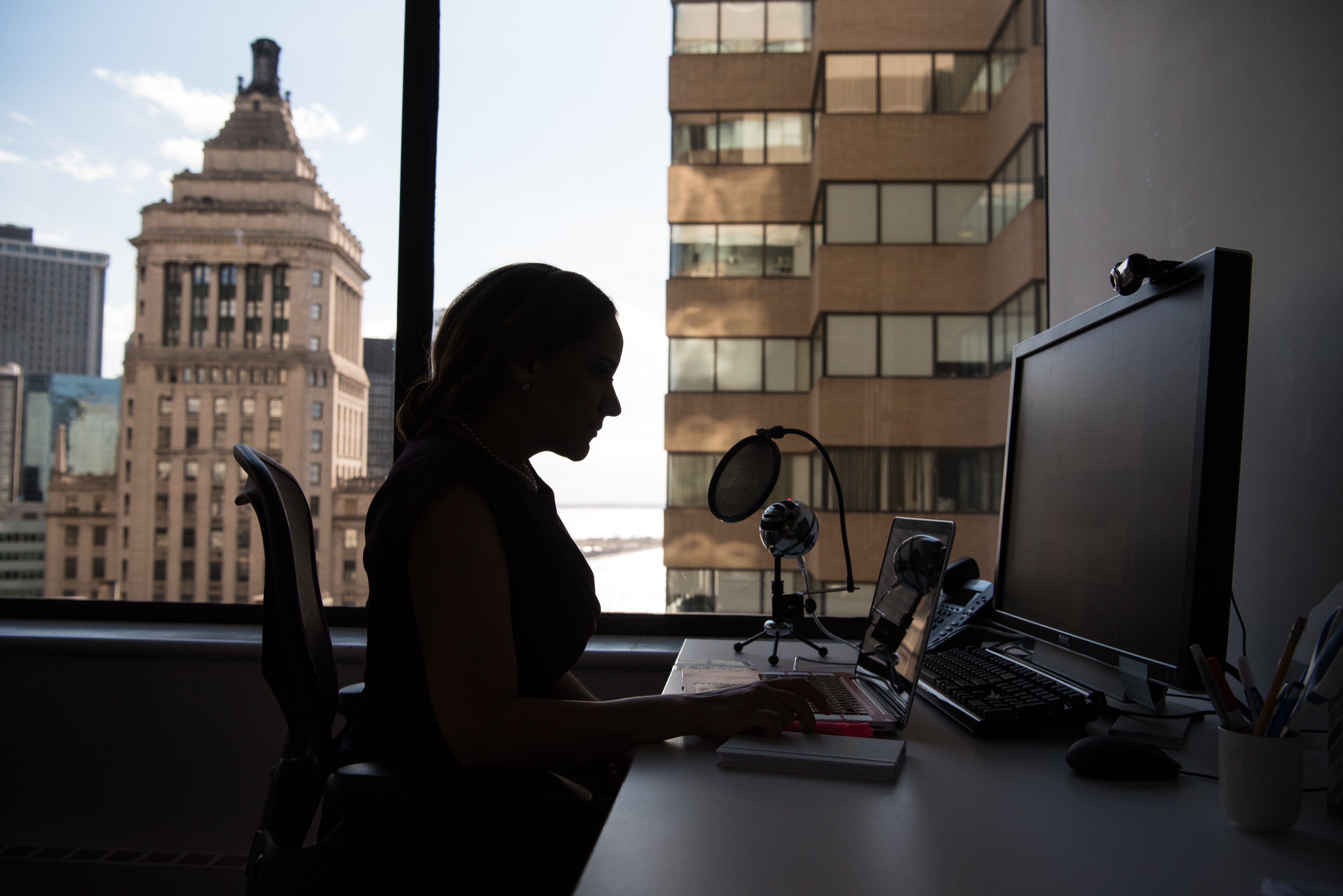 mujer emprendedora unsplash